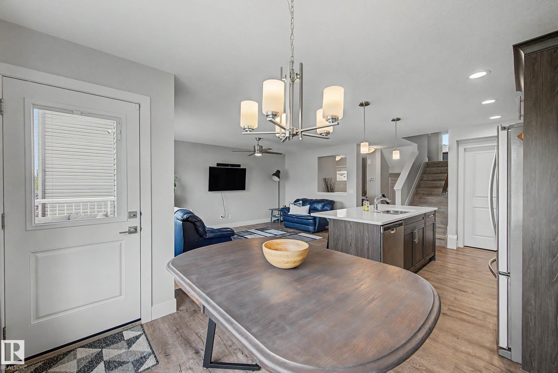 924 Morris Way, Leduc, AB - Indoor Photo Showing Dining Room