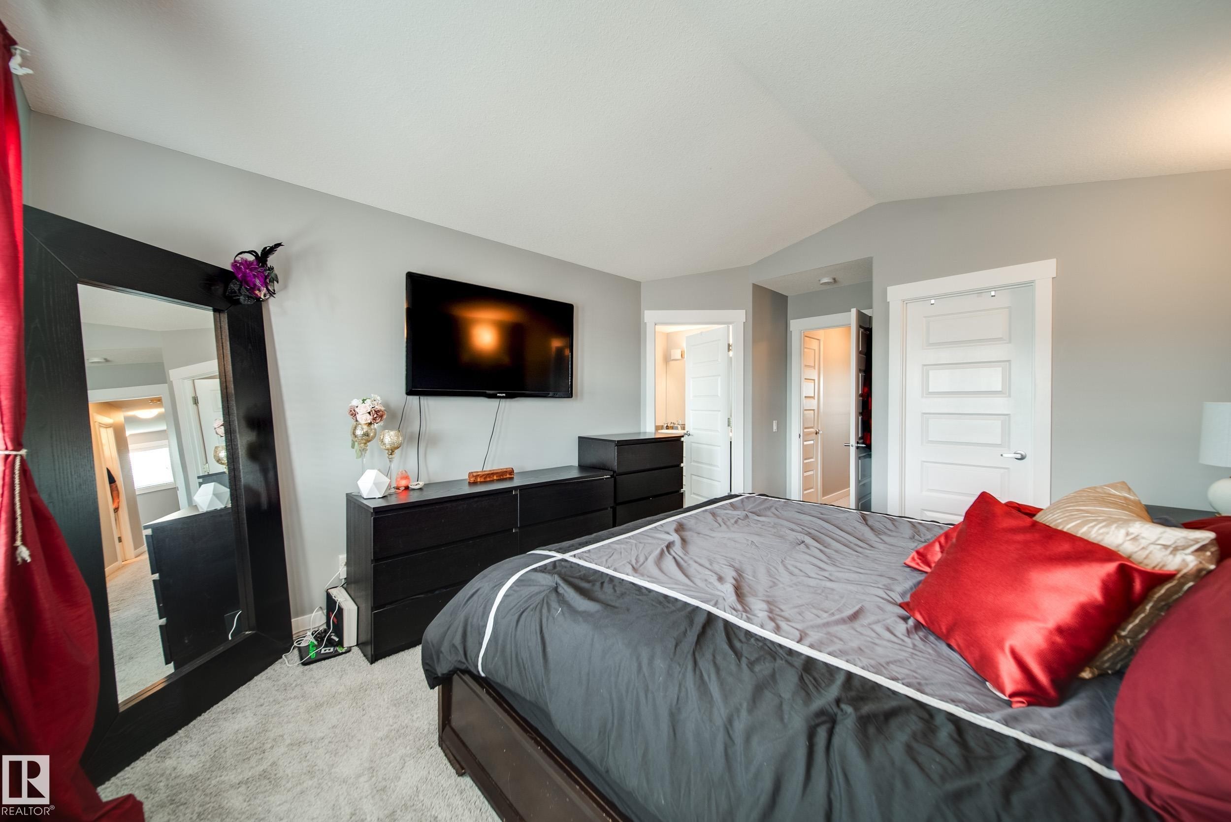 6305 167A Avenue Nw, Edmonton, AB - Indoor Photo Showing Bedroom