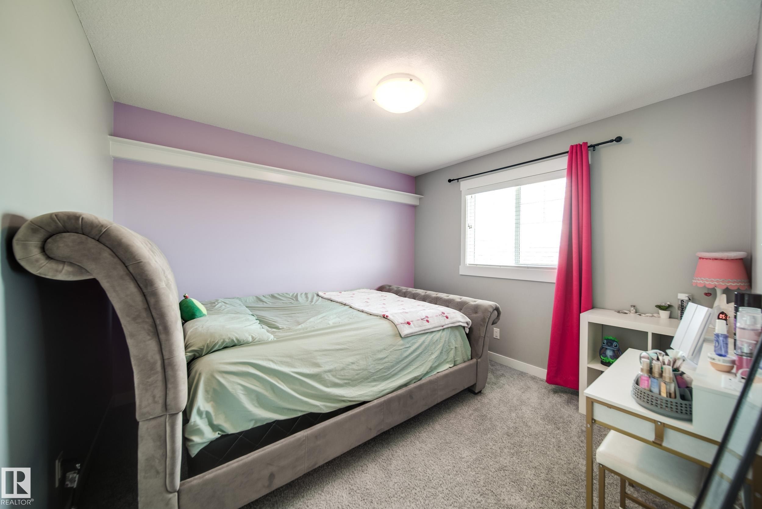6305 167A Avenue Nw, Edmonton, AB - Indoor Photo Showing Bedroom