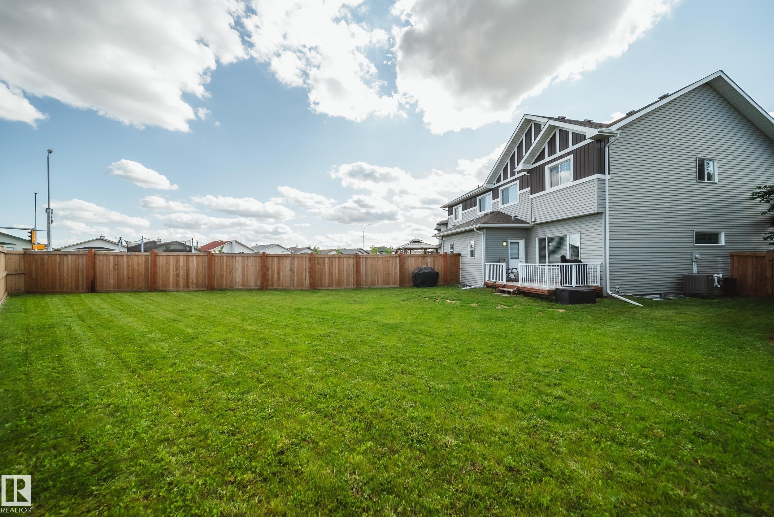 6305 167A Avenue Nw, Edmonton, AB - Outdoor