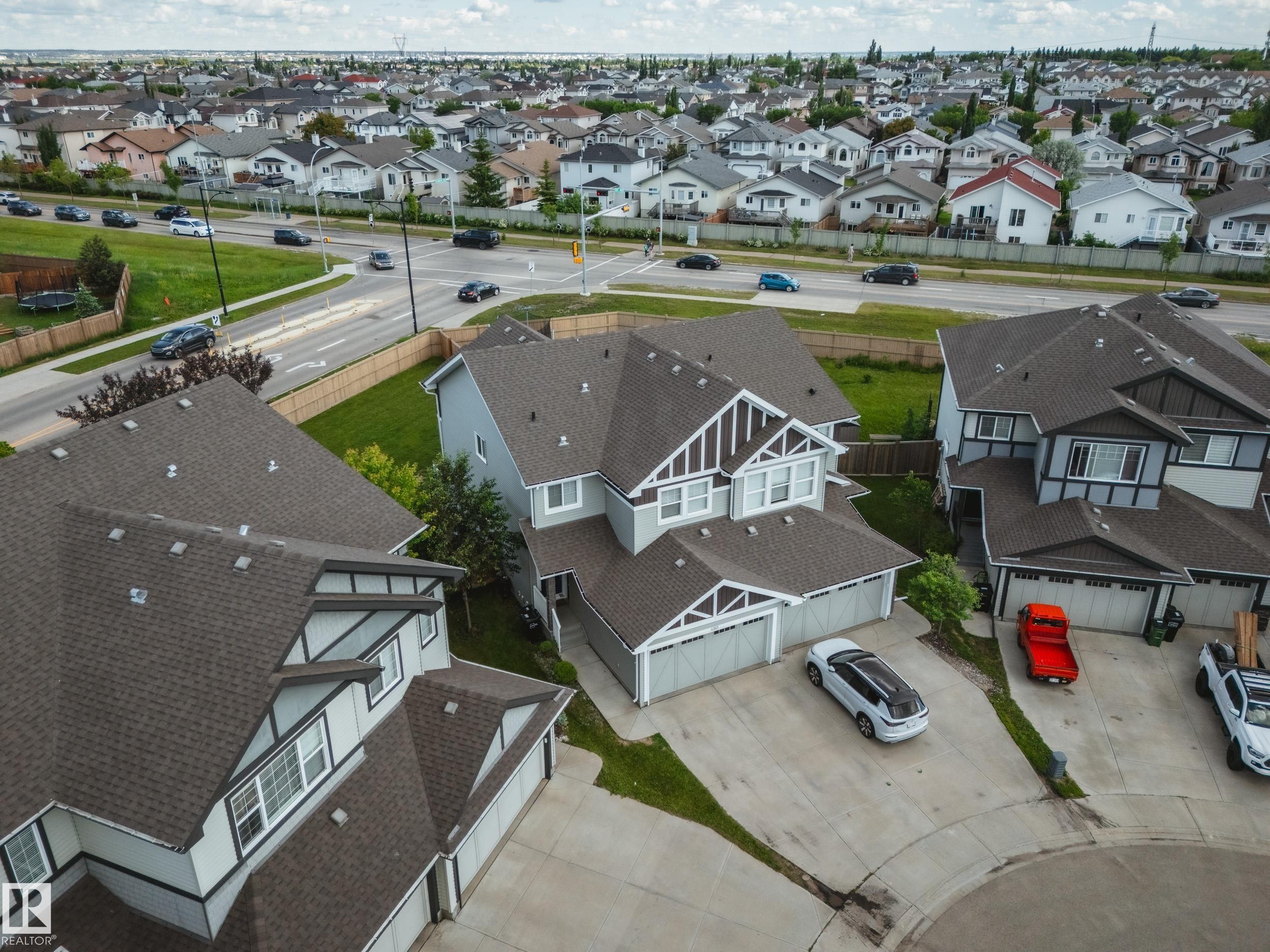 6305 167A Avenue Nw, Edmonton, AB - Outdoor With View