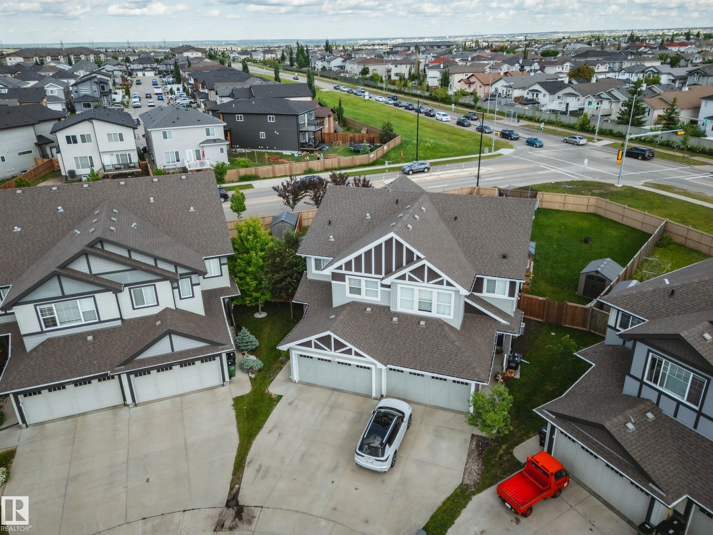 6305 167A Avenue Nw, Edmonton, AB - Outdoor With View