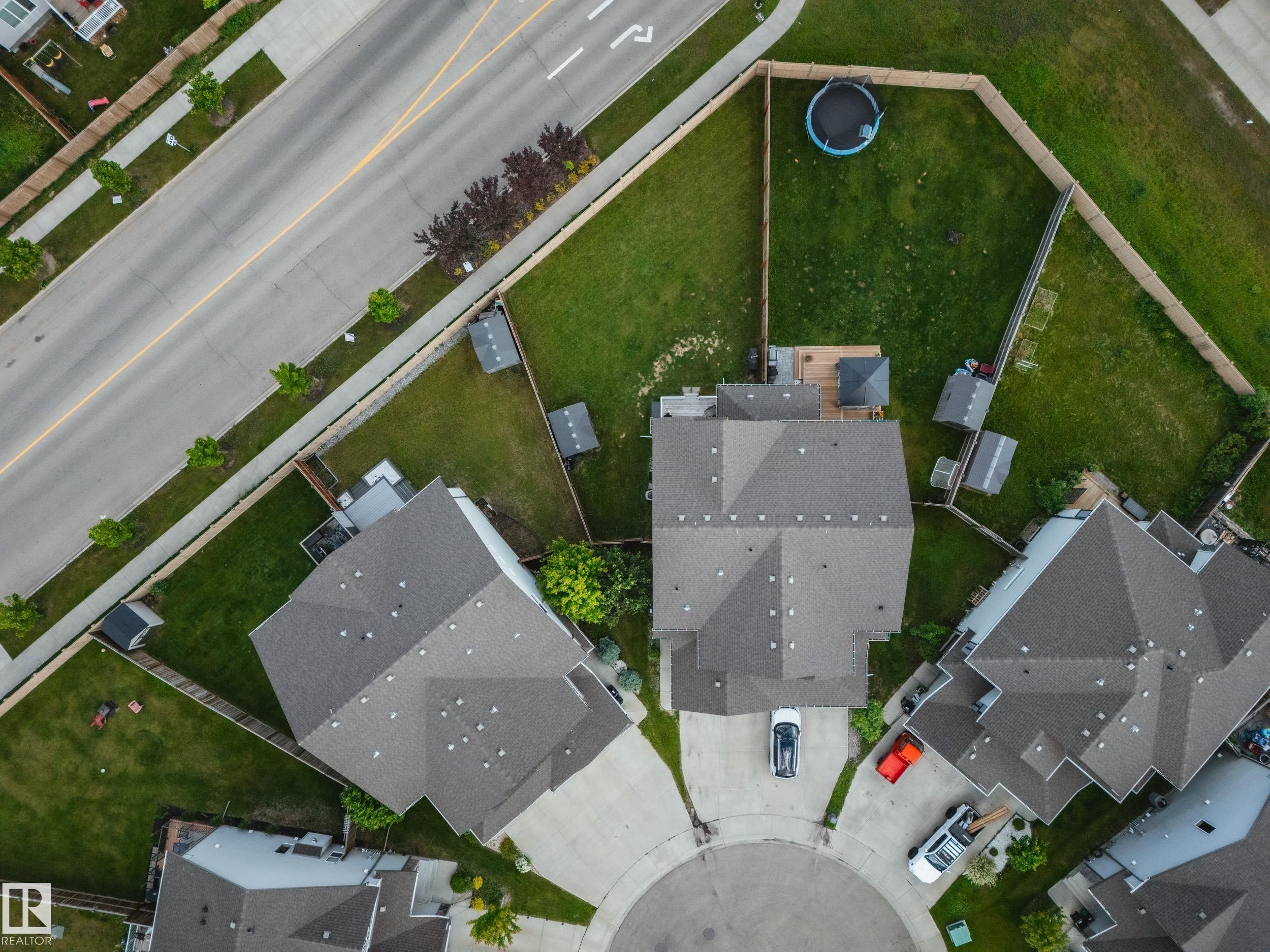 6305 167A Avenue Nw, Edmonton, AB - Outdoor With View