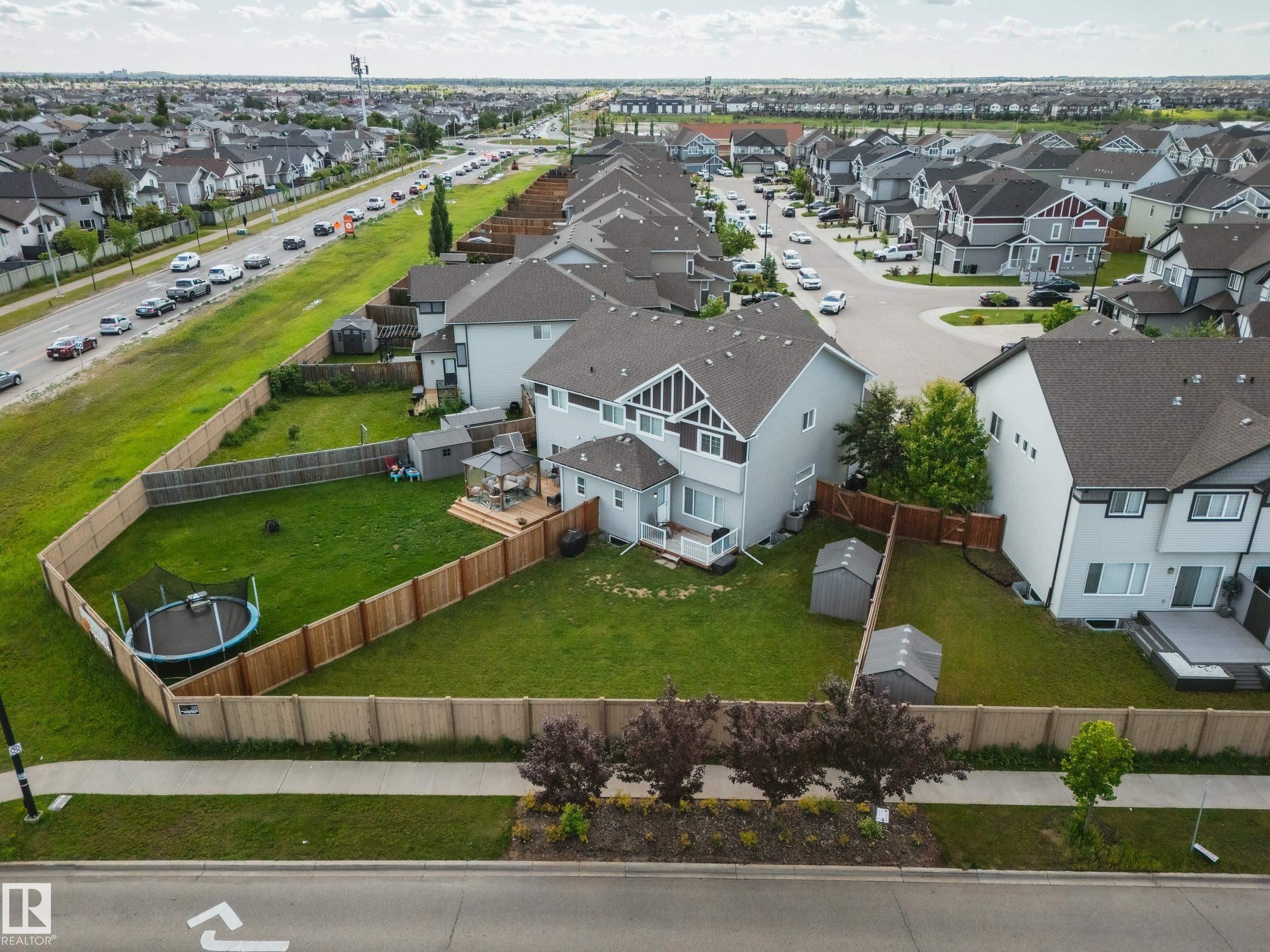 6305 167A Avenue Nw, Edmonton, AB - Outdoor With View