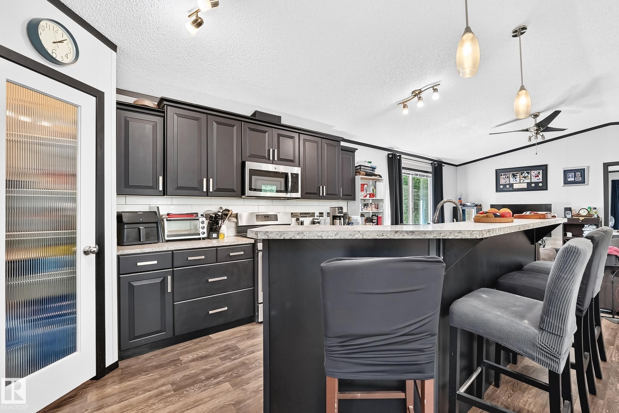 #30 55220 Rge Road 13, Rural Lac Ste. Anne County, AB - Indoor Photo Showing Kitchen With Upgraded Kitchen