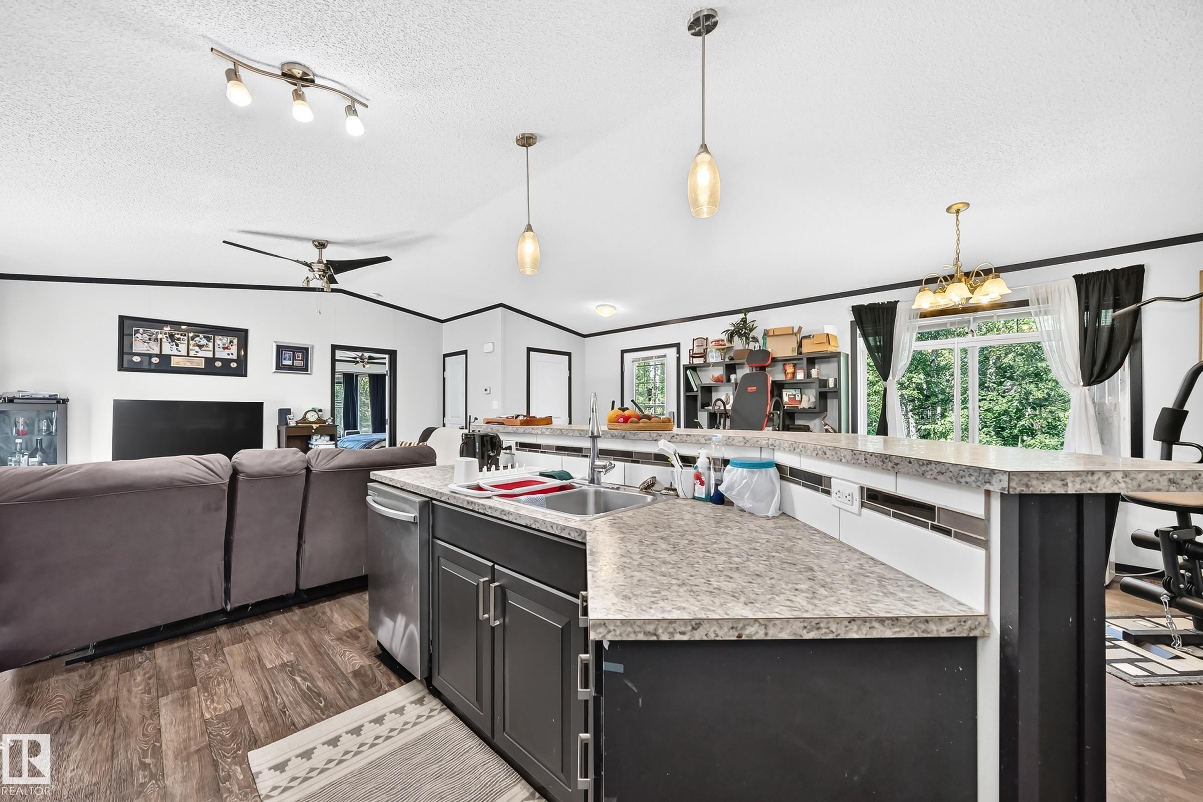 #30 55220 Rge Road 13, Rural Lac Ste. Anne County, AB - Indoor Photo Showing Kitchen With Double Sink