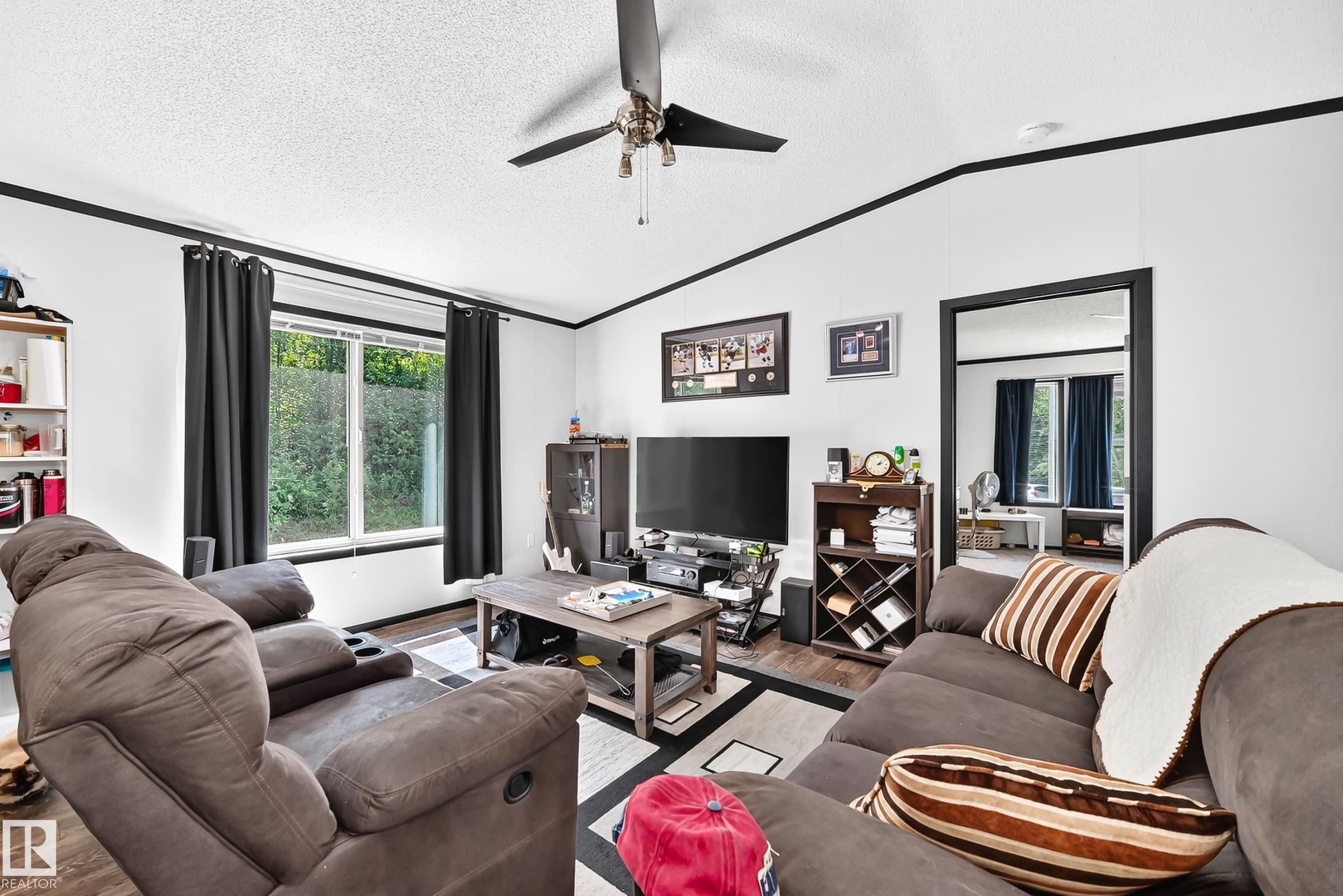 #30 55220 Rge Road 13, Rural Lac Ste. Anne County, AB - Indoor Photo Showing Living Room
