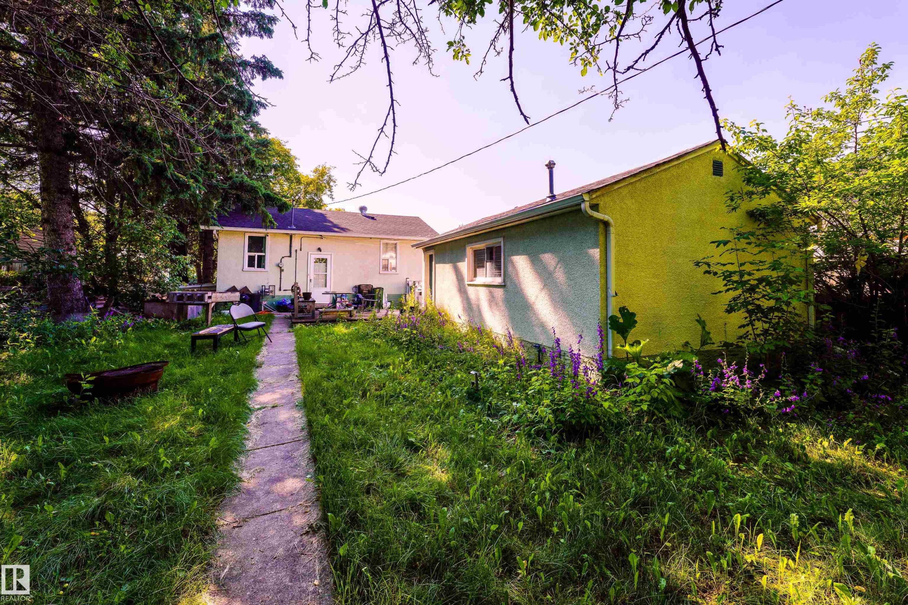 8945 150 Street Nw, Edmonton, AB - Outdoor