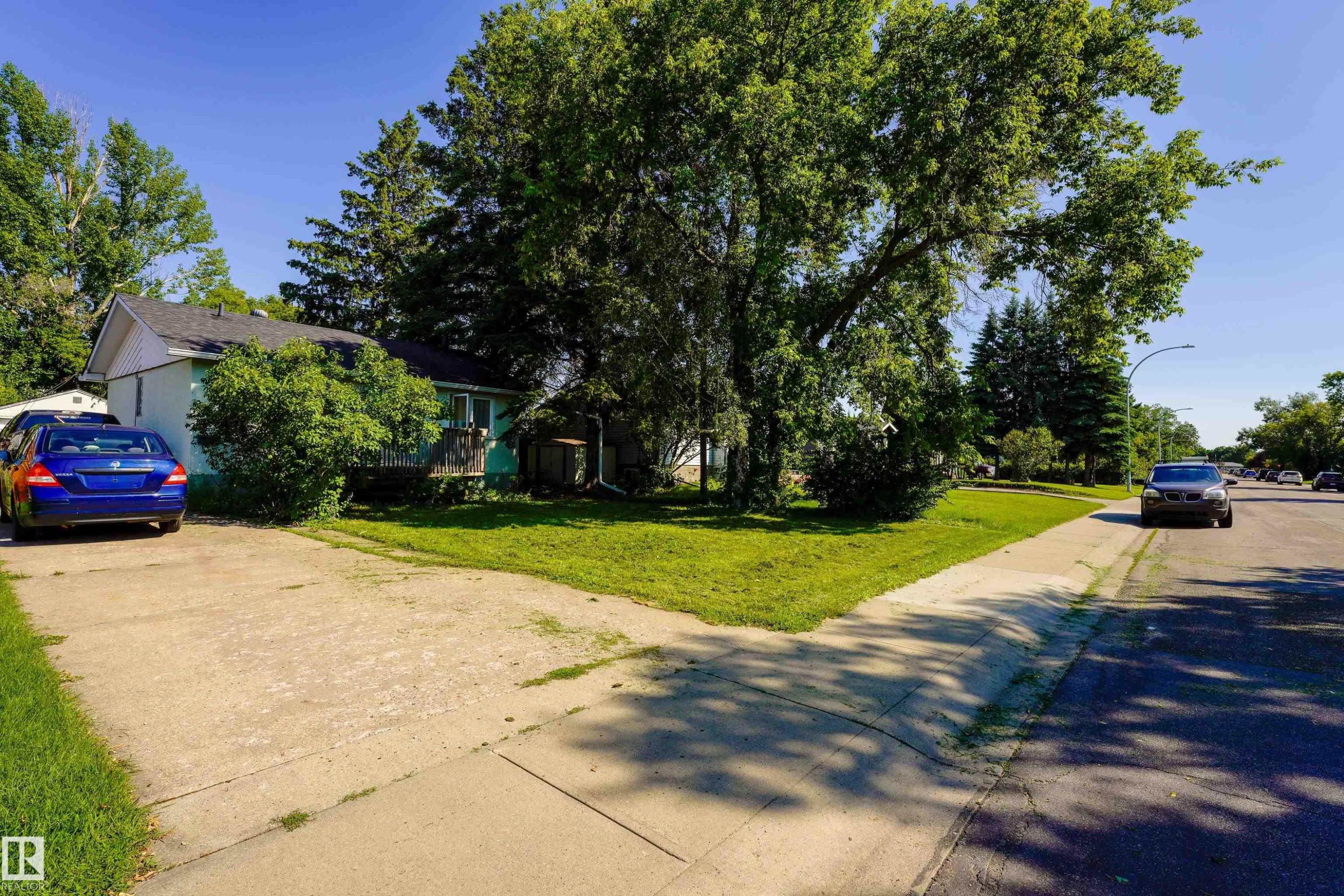 8945 150 Street Nw, Edmonton, AB - Outdoor
