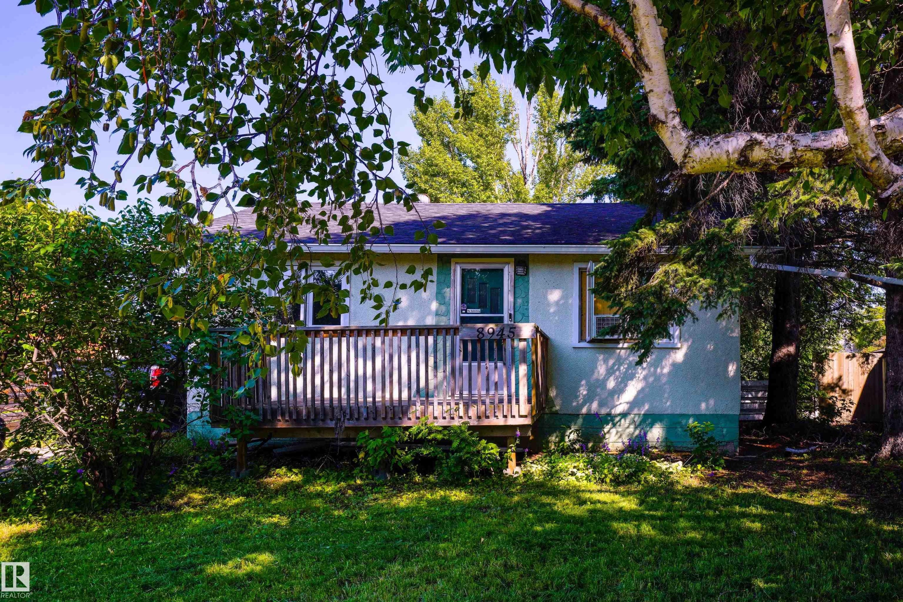 8945 150 Street Nw, Edmonton, AB - Outdoor