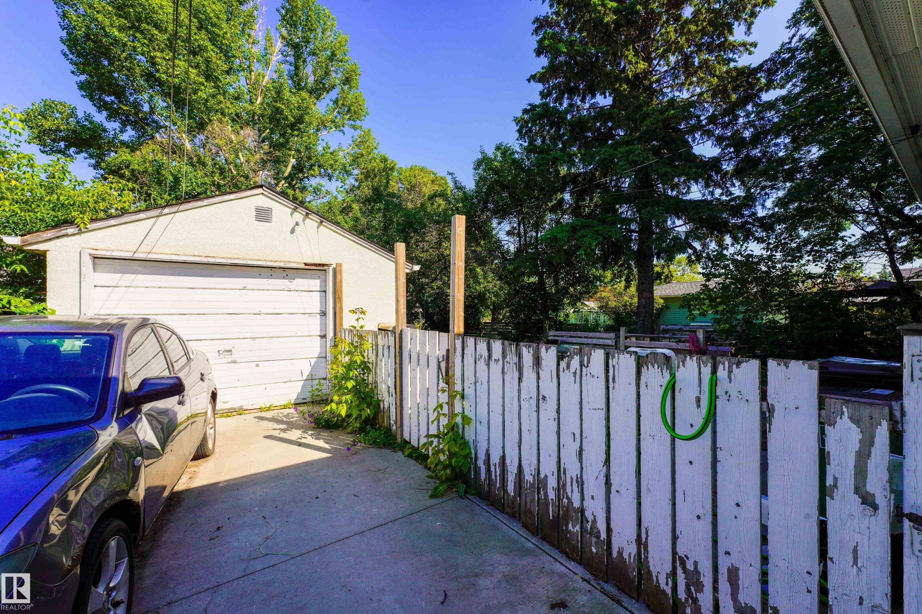 8945 150 Street Nw, Edmonton, AB - Outdoor