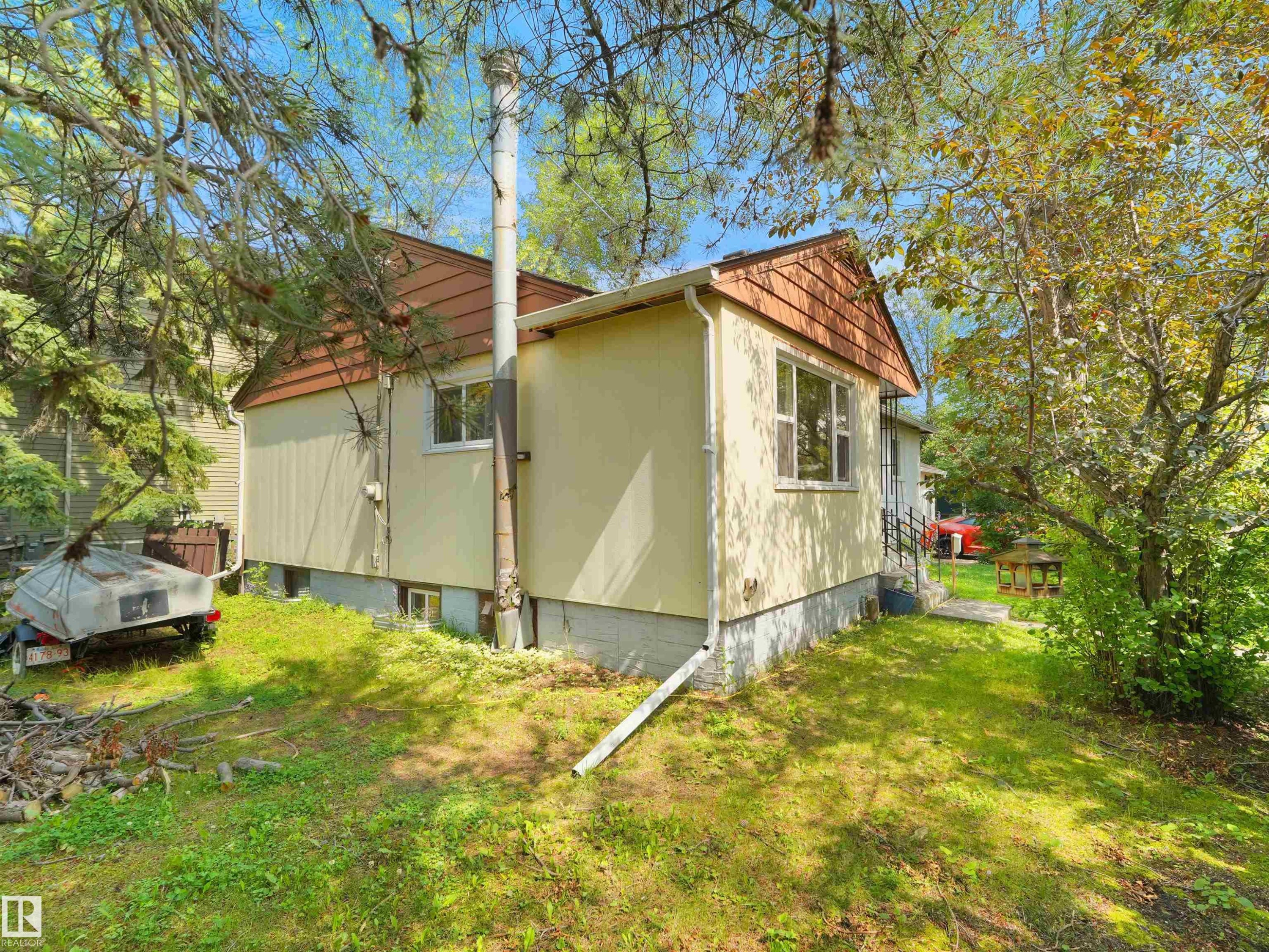 10816 54 Avenue Nw, Edmonton, AB - Outdoor