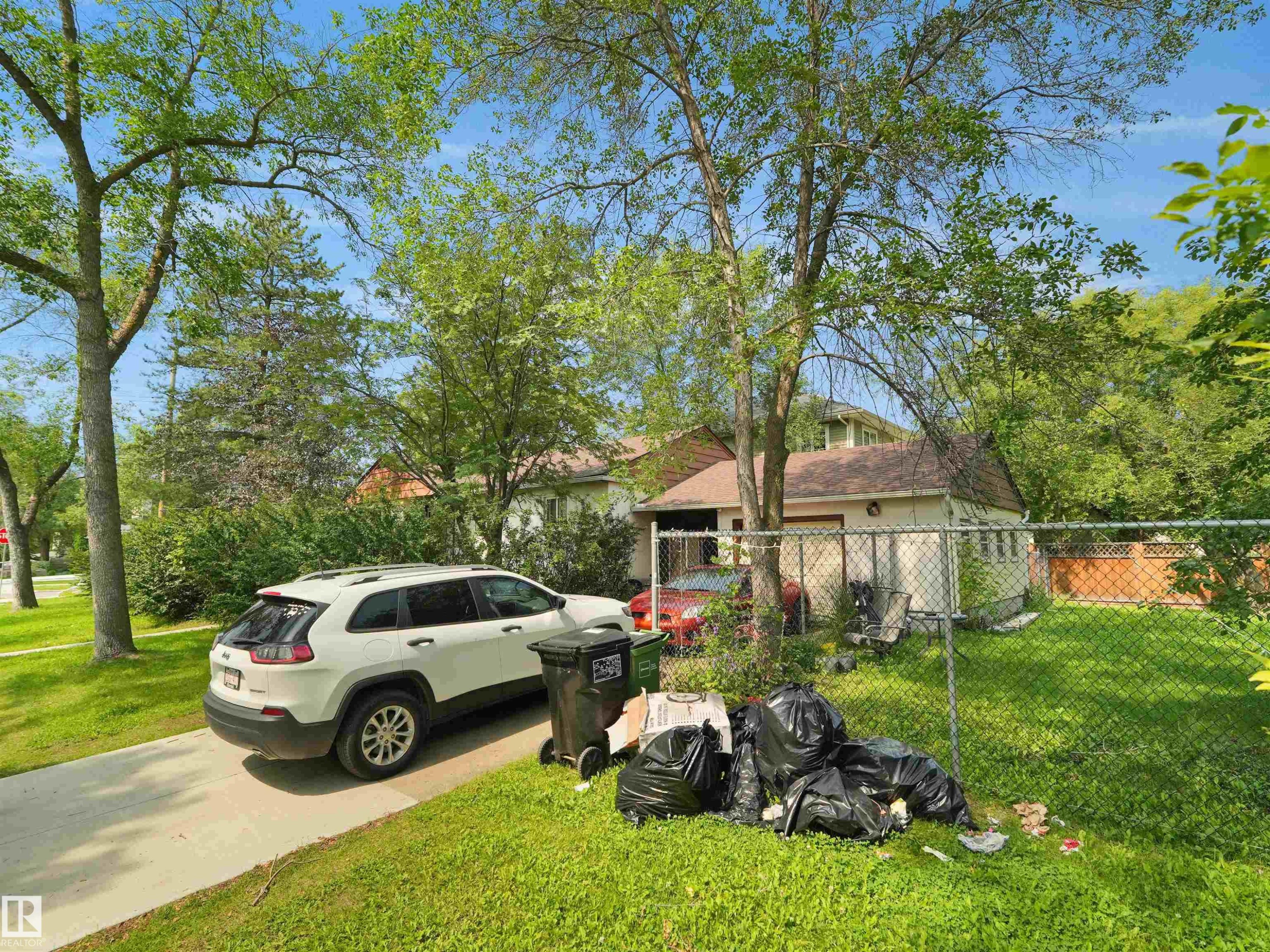 10816 54 Avenue Nw, Edmonton, AB - Outdoor