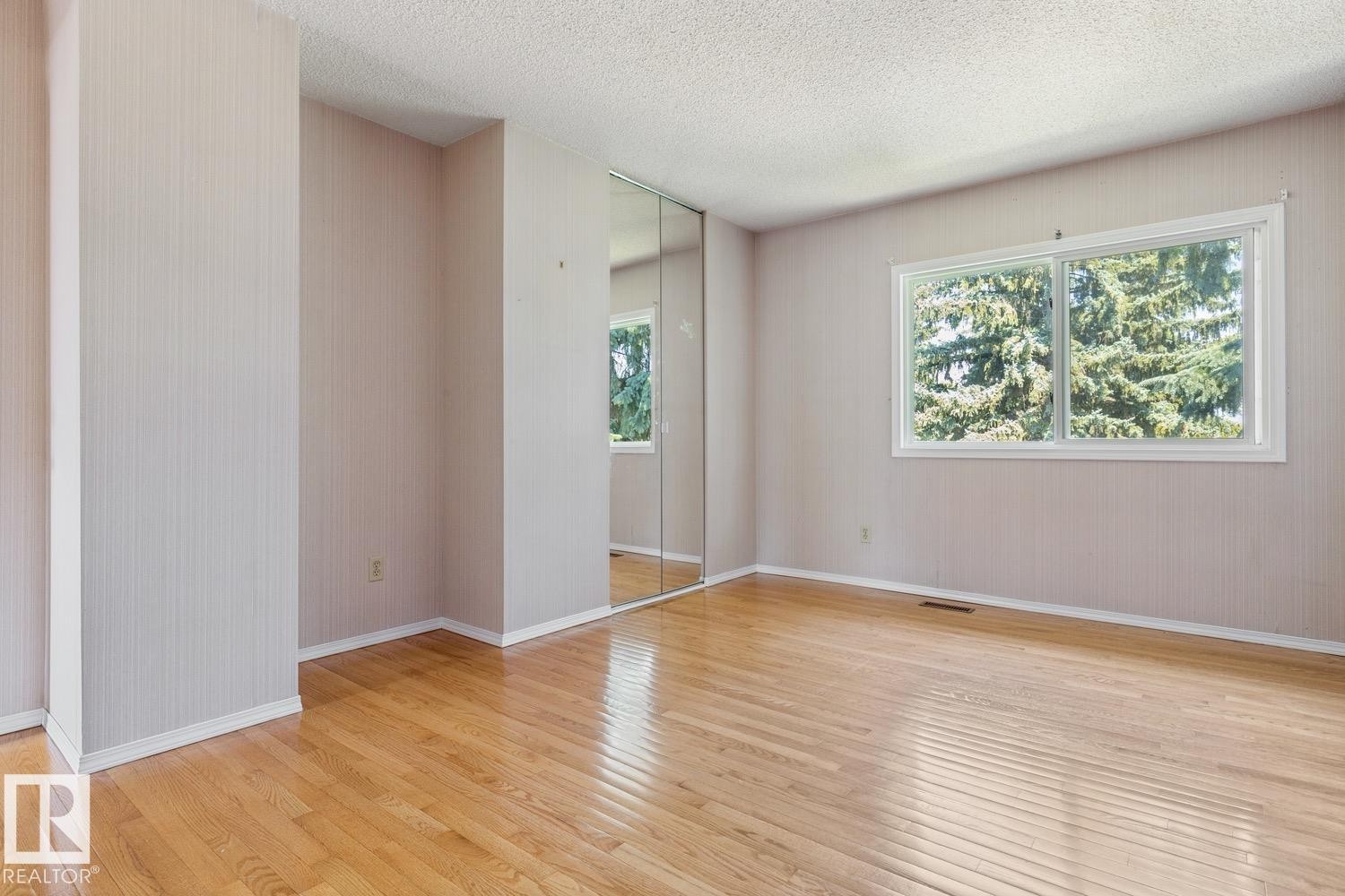198 Tudor Lane Nw, Edmonton, AB - Indoor Photo Showing Other Room