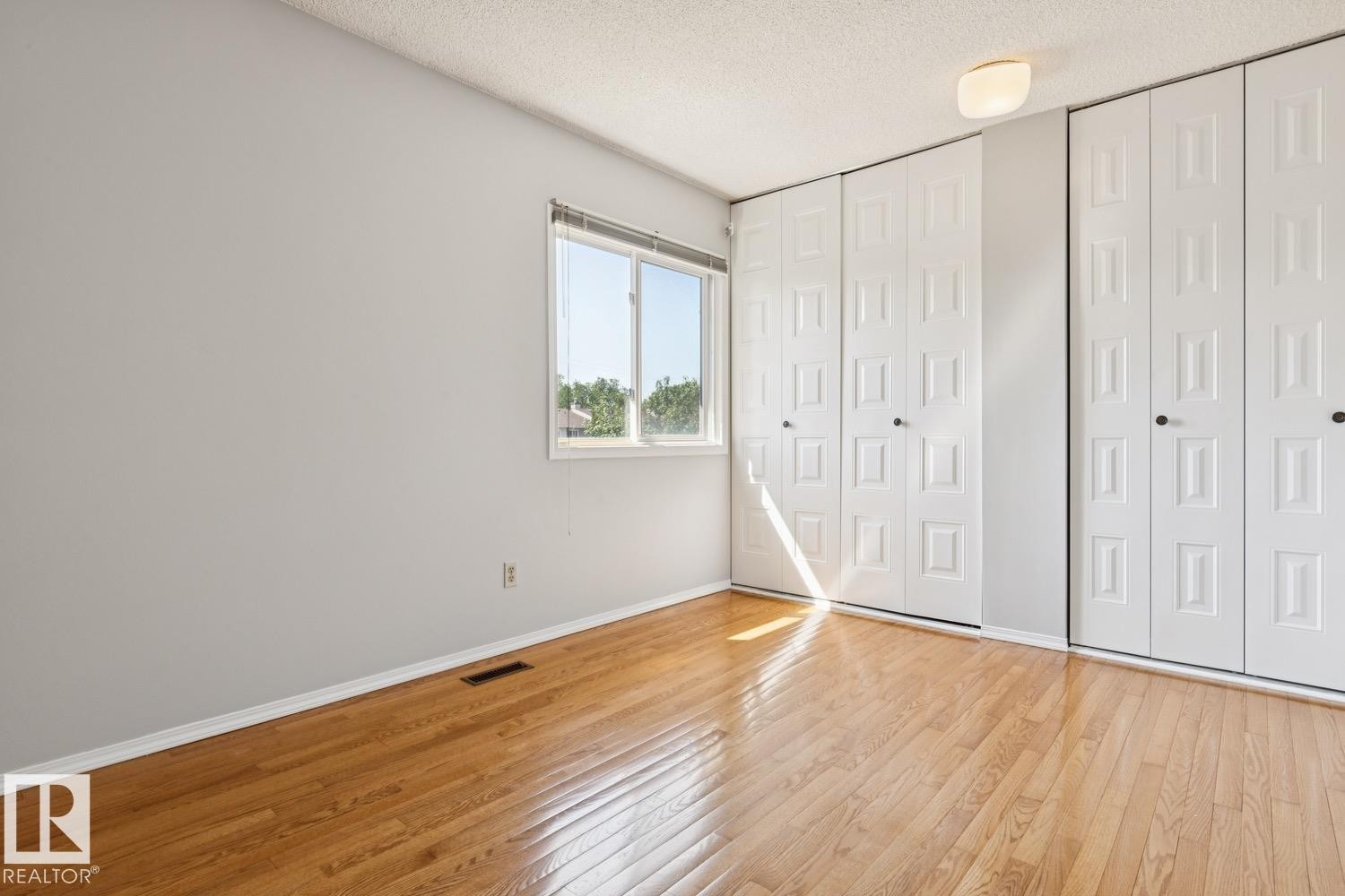 198 Tudor Lane Nw, Edmonton, AB - Indoor Photo Showing Other Room