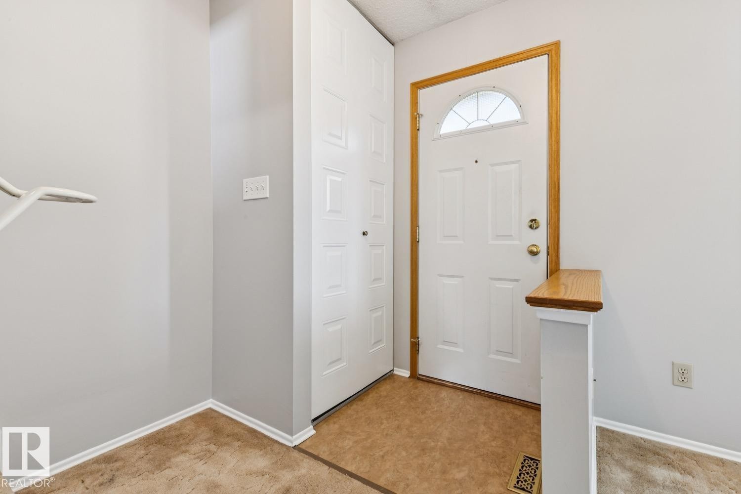 198 Tudor Lane Nw, Edmonton, AB - Indoor Photo Showing Other Room
