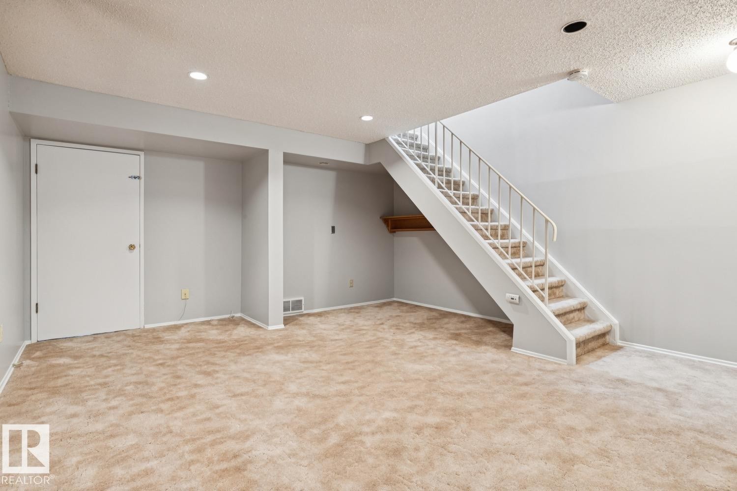 198 Tudor Lane Nw, Edmonton, AB - Indoor Photo Showing Other Room