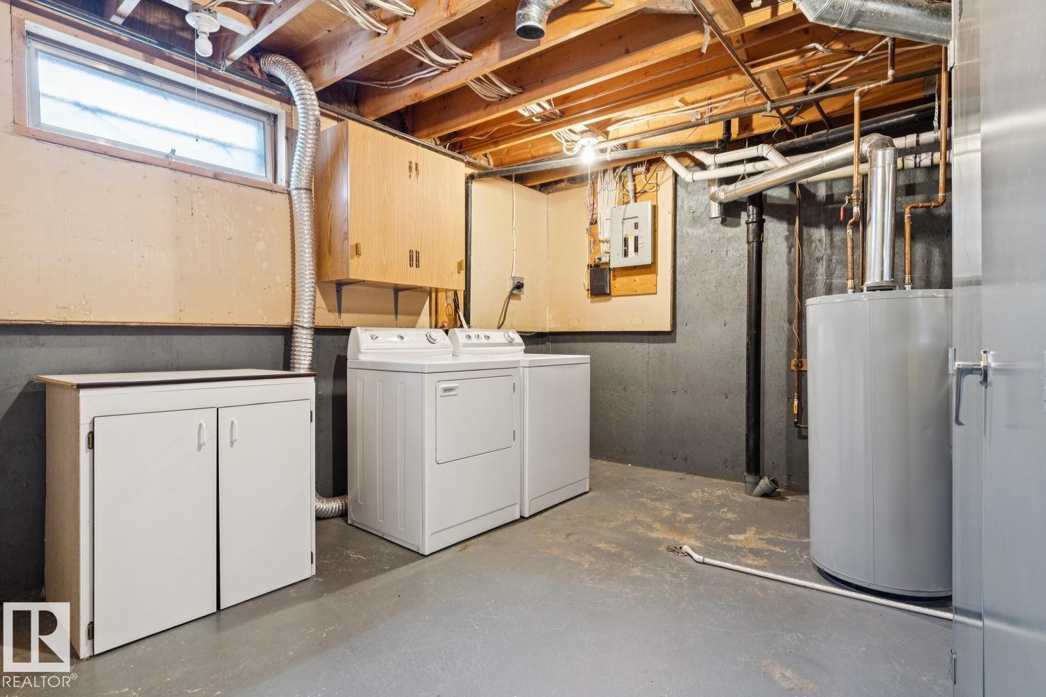 198 Tudor Lane Nw, Edmonton, AB - Indoor Photo Showing Laundry Room