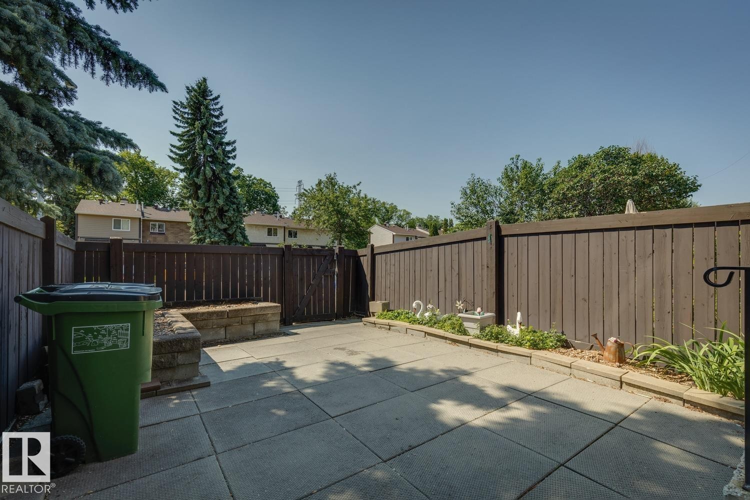 198 Tudor Lane Nw, Edmonton, AB - Outdoor