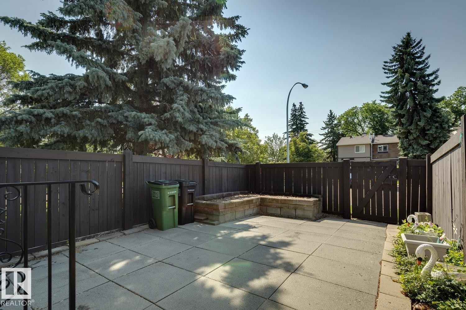 198 Tudor Lane Nw, Edmonton, AB - Outdoor