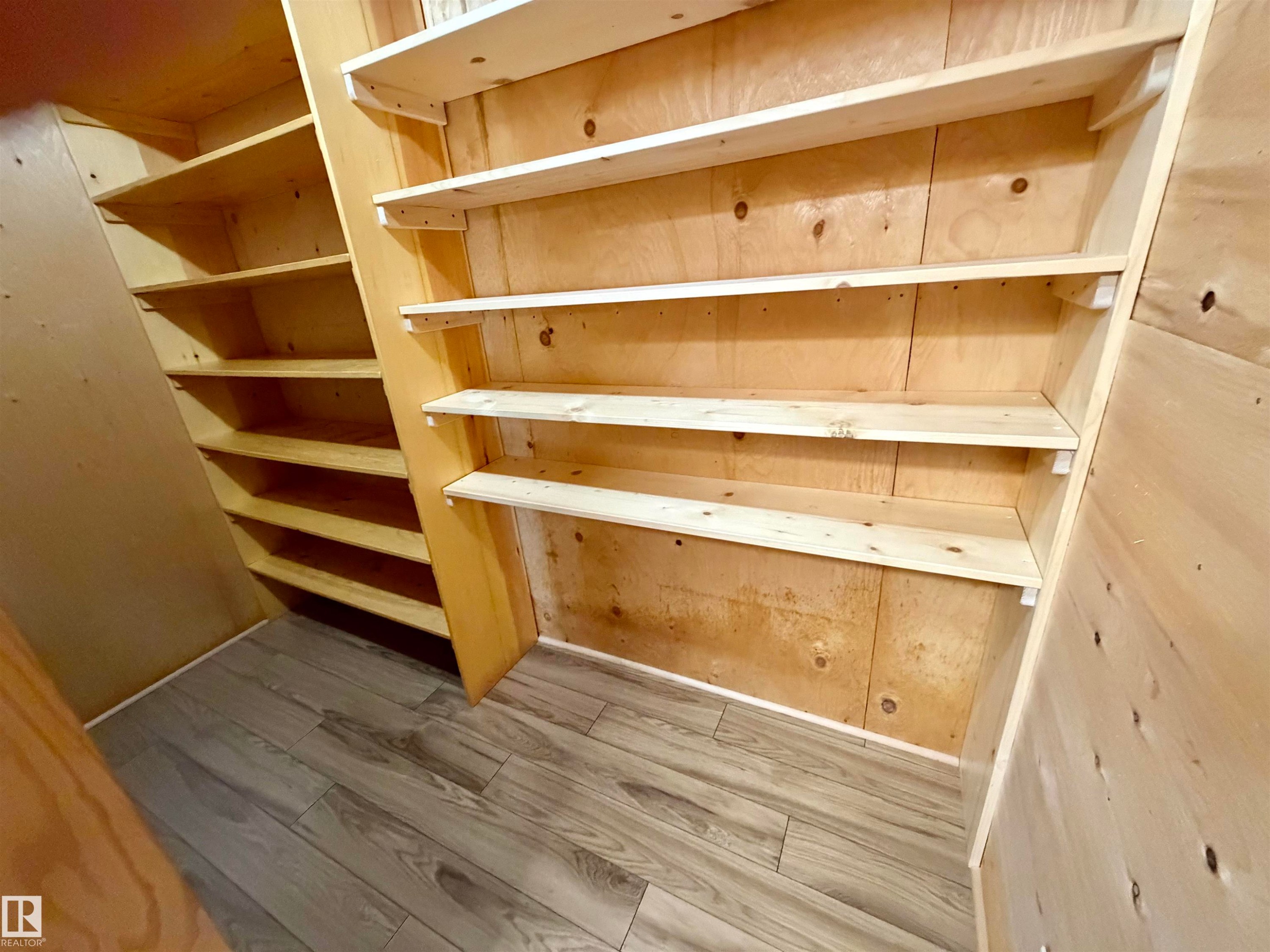 Cold Storage - 54046 Rge Road 213, Rural Strathcona County, AB - Indoor