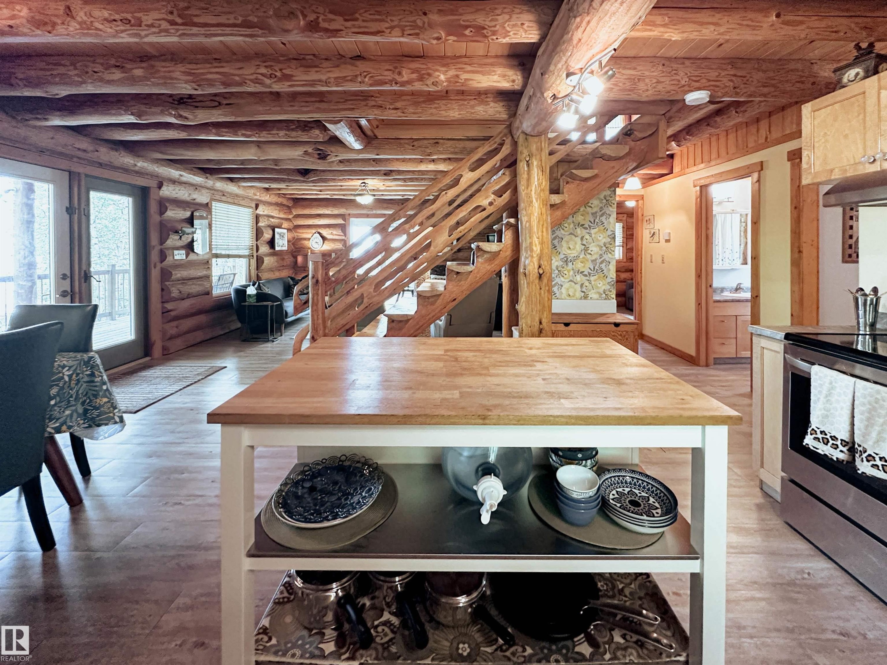9000 1 Avenue, Rural Parkland County, AB - Indoor