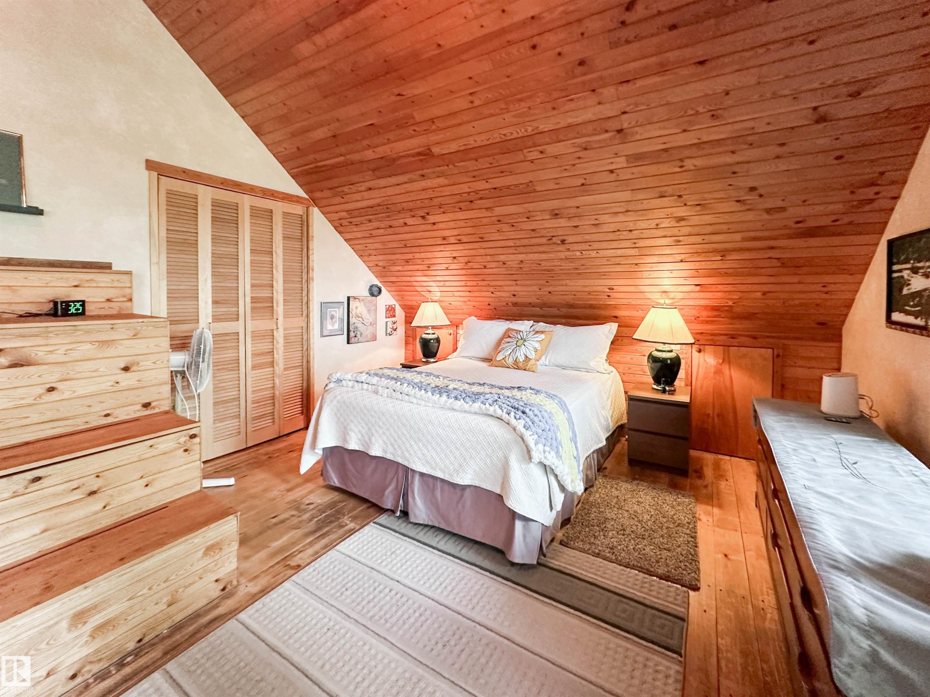 9000 1 Avenue, Rural Parkland County, AB - Indoor Photo Showing Bedroom