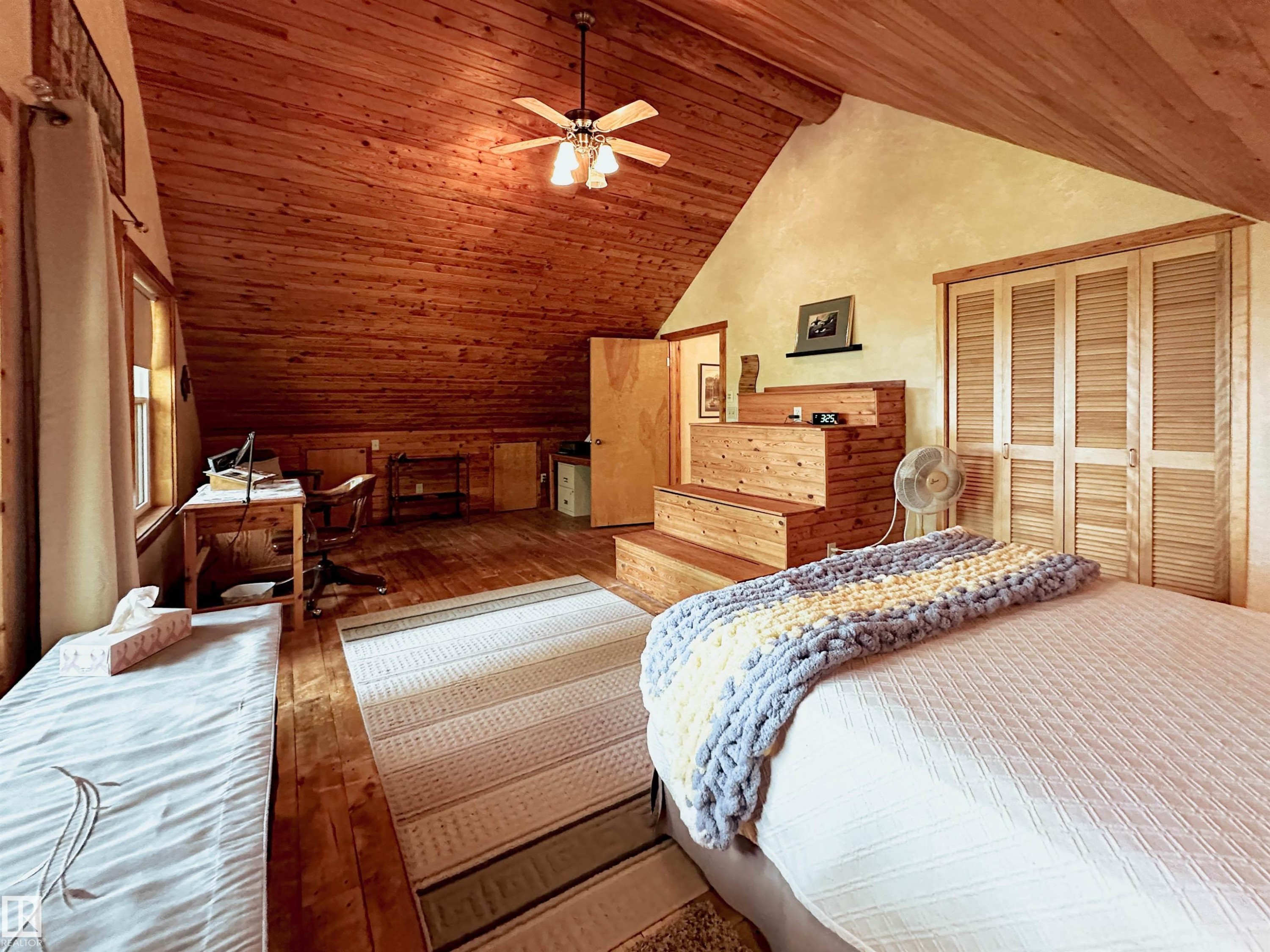 9000 1 Avenue, Rural Parkland County, AB - Indoor Photo Showing Bedroom