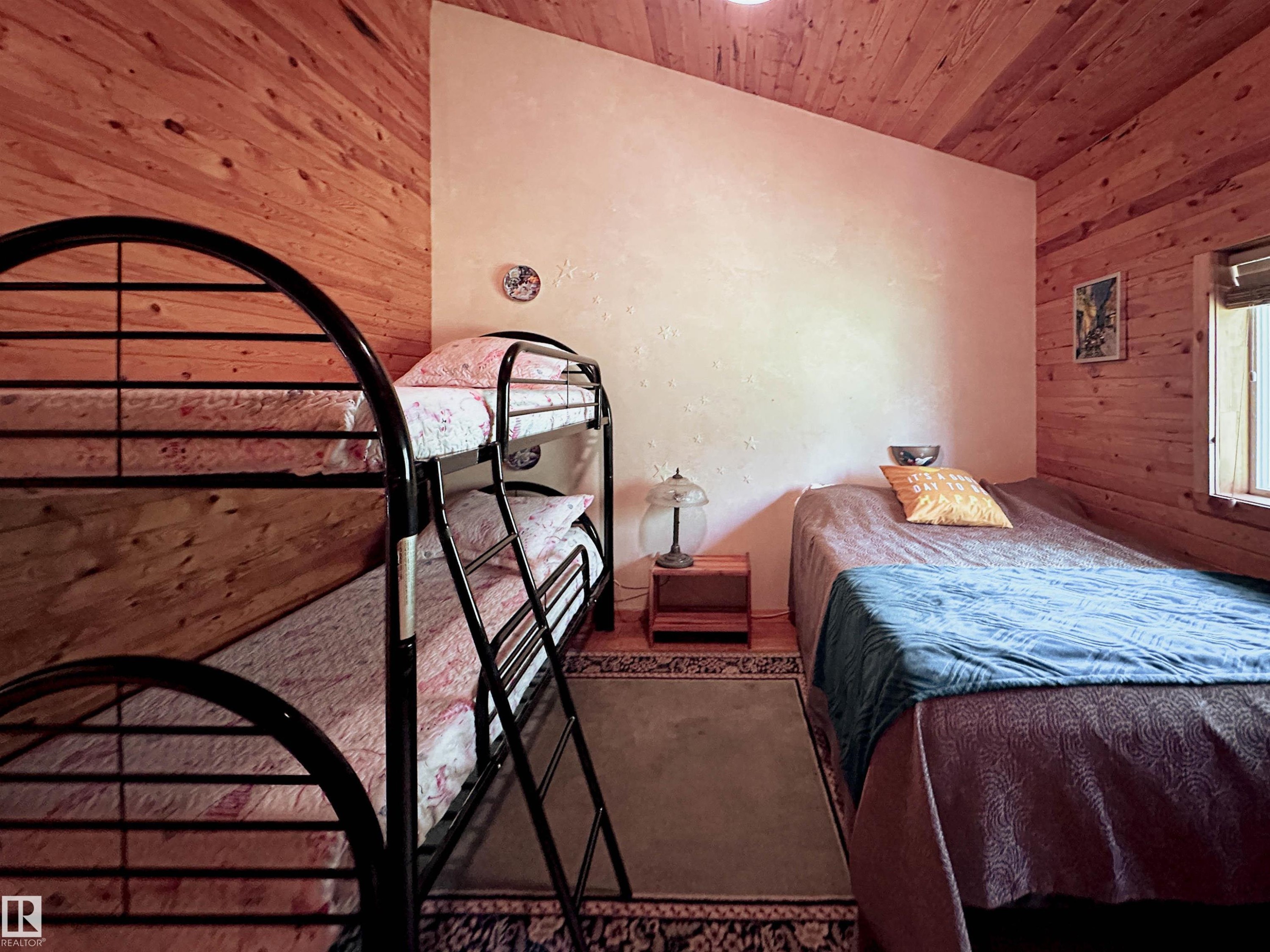 9000 1 Avenue, Rural Parkland County, AB - Indoor Photo Showing Bedroom