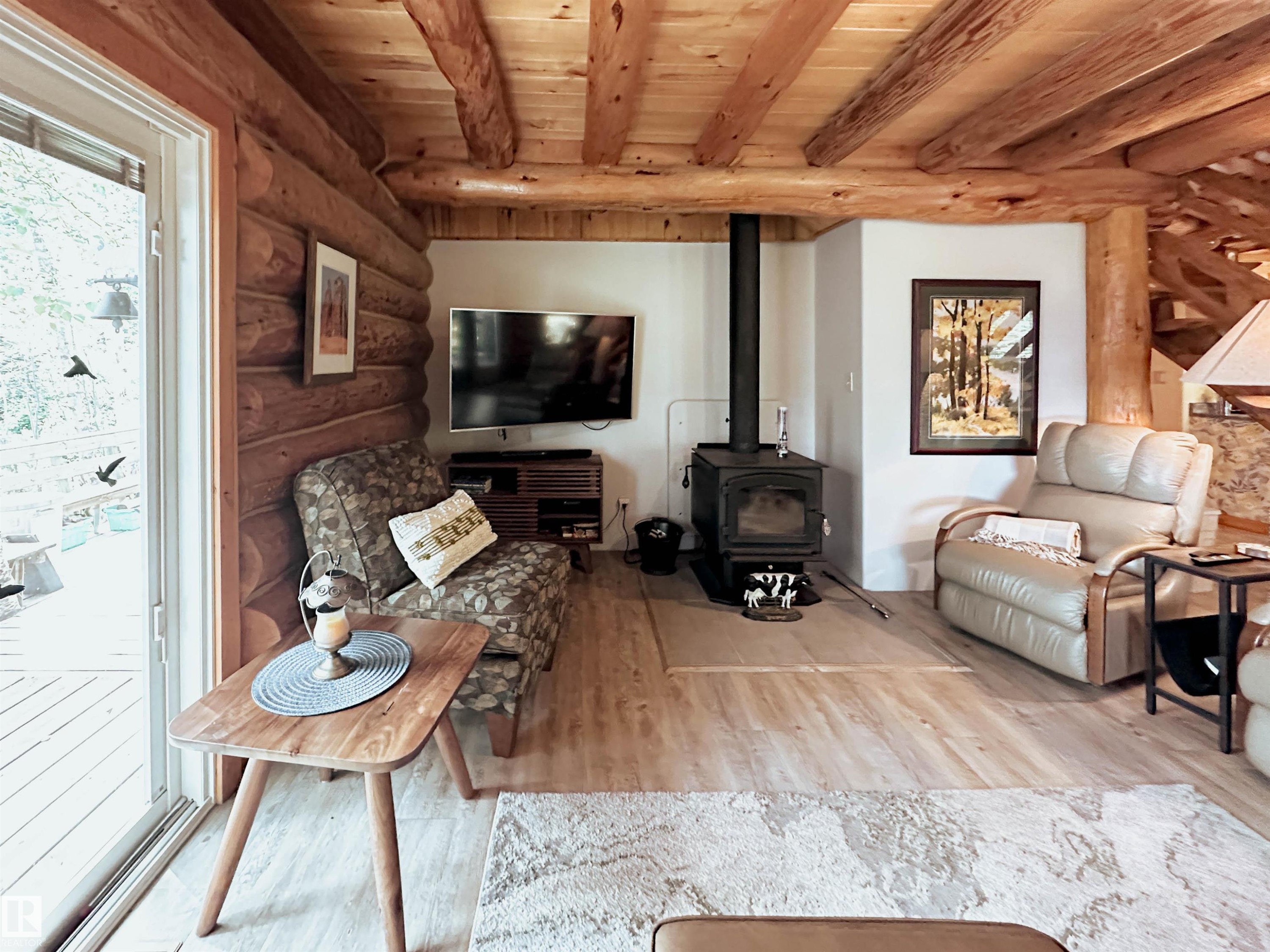 9000 1 Avenue, Rural Parkland County, AB - Indoor Photo Showing Living Room