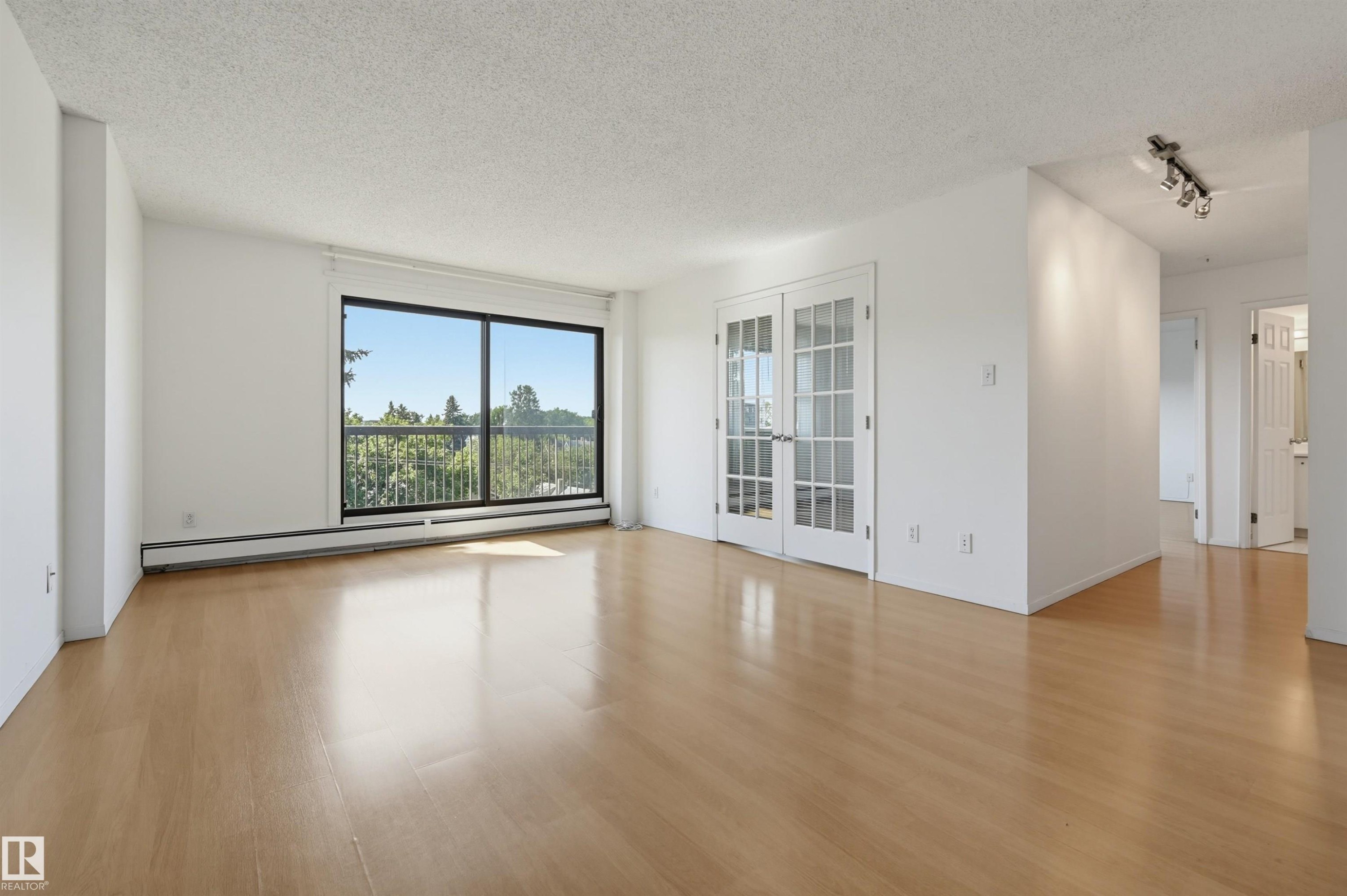 #502 10545 Saskatchewan Dr Nw, Edmonton, AB - Indoor