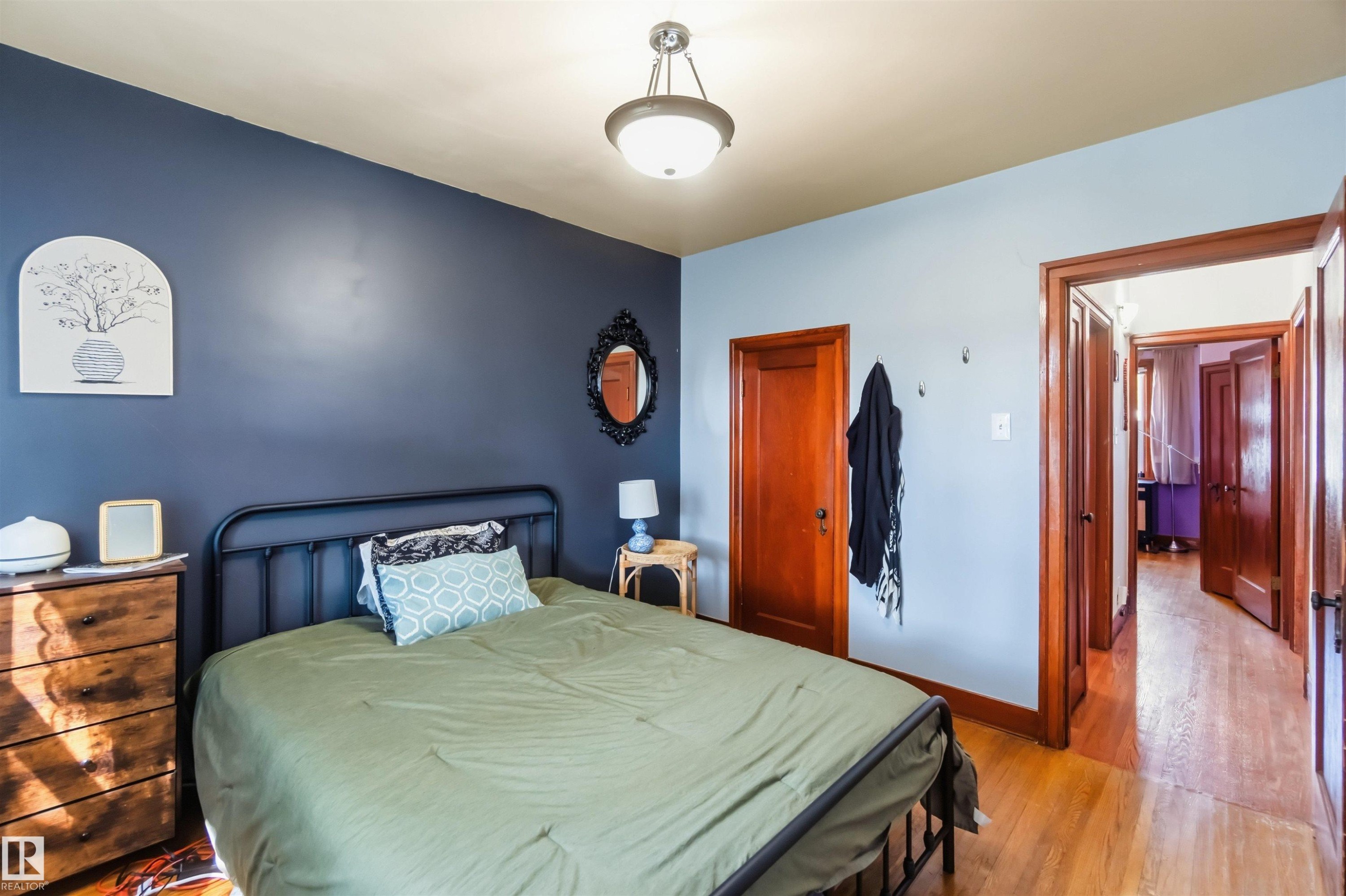 11343 96 Street Nw, Edmonton, AB - Indoor Photo Showing Bedroom