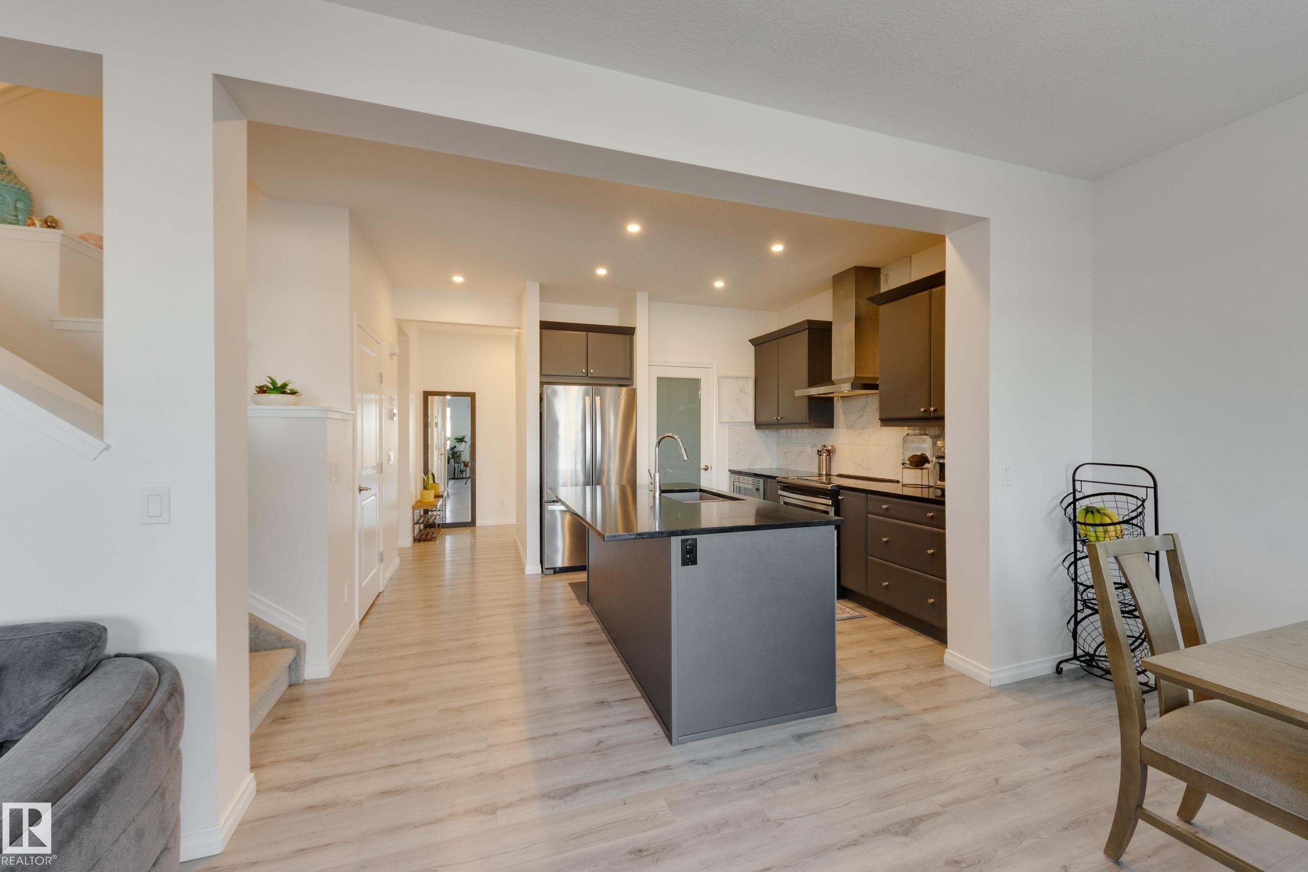 2639 200 Street Nw, Edmonton, AB - Indoor Photo Showing Kitchen