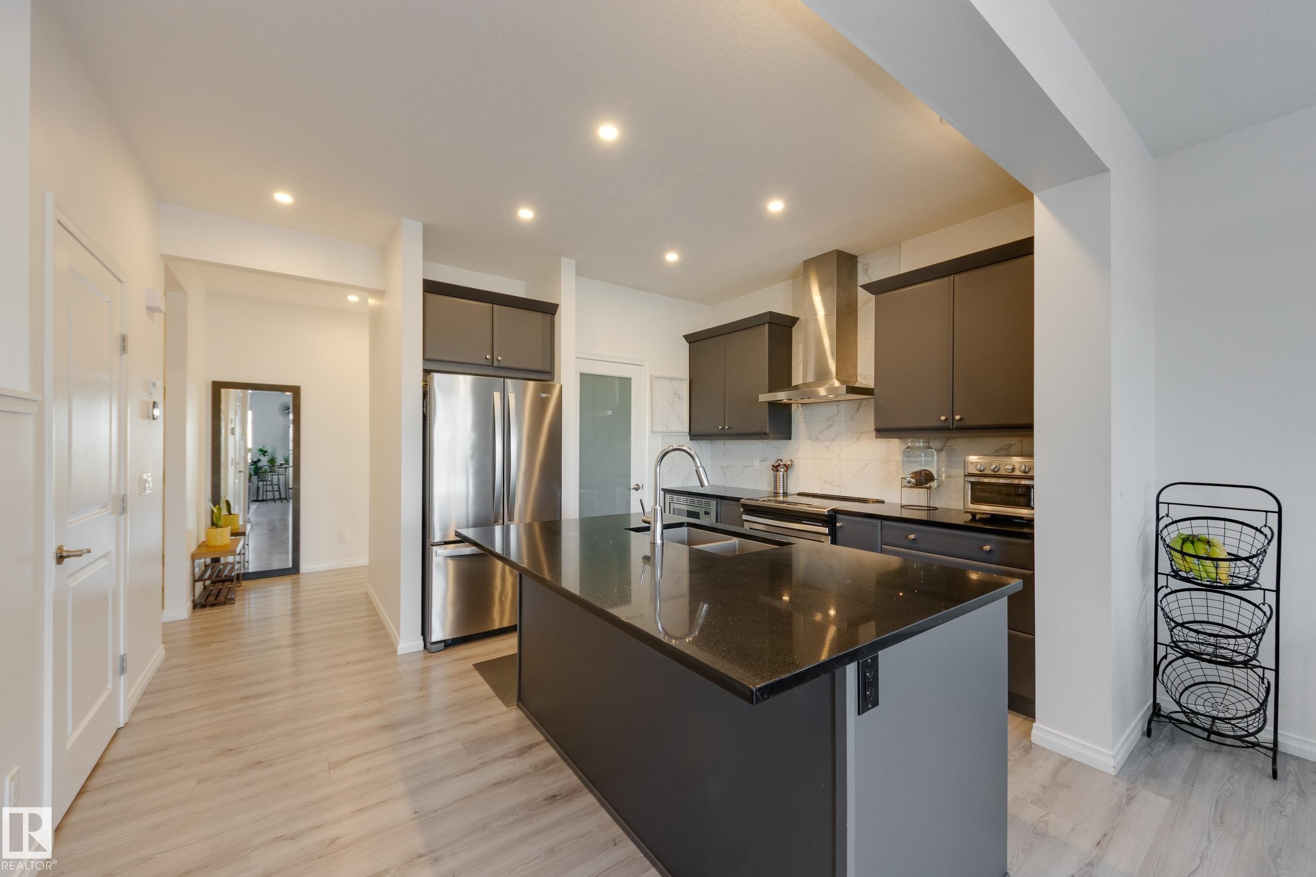 2639 200 Street Nw, Edmonton, AB - Indoor Photo Showing Kitchen With Double Sink