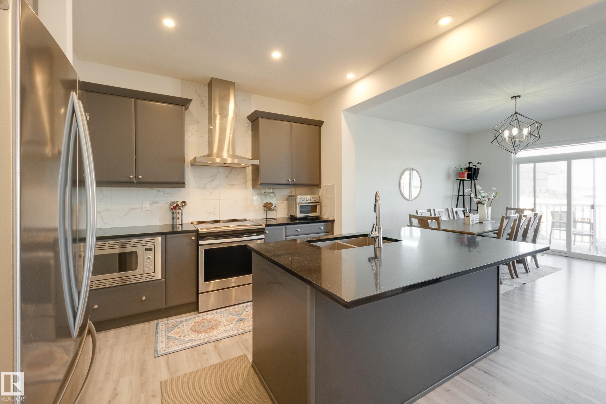 2639 200 Street Nw, Edmonton, AB - Indoor Photo Showing Kitchen With Upgraded Kitchen