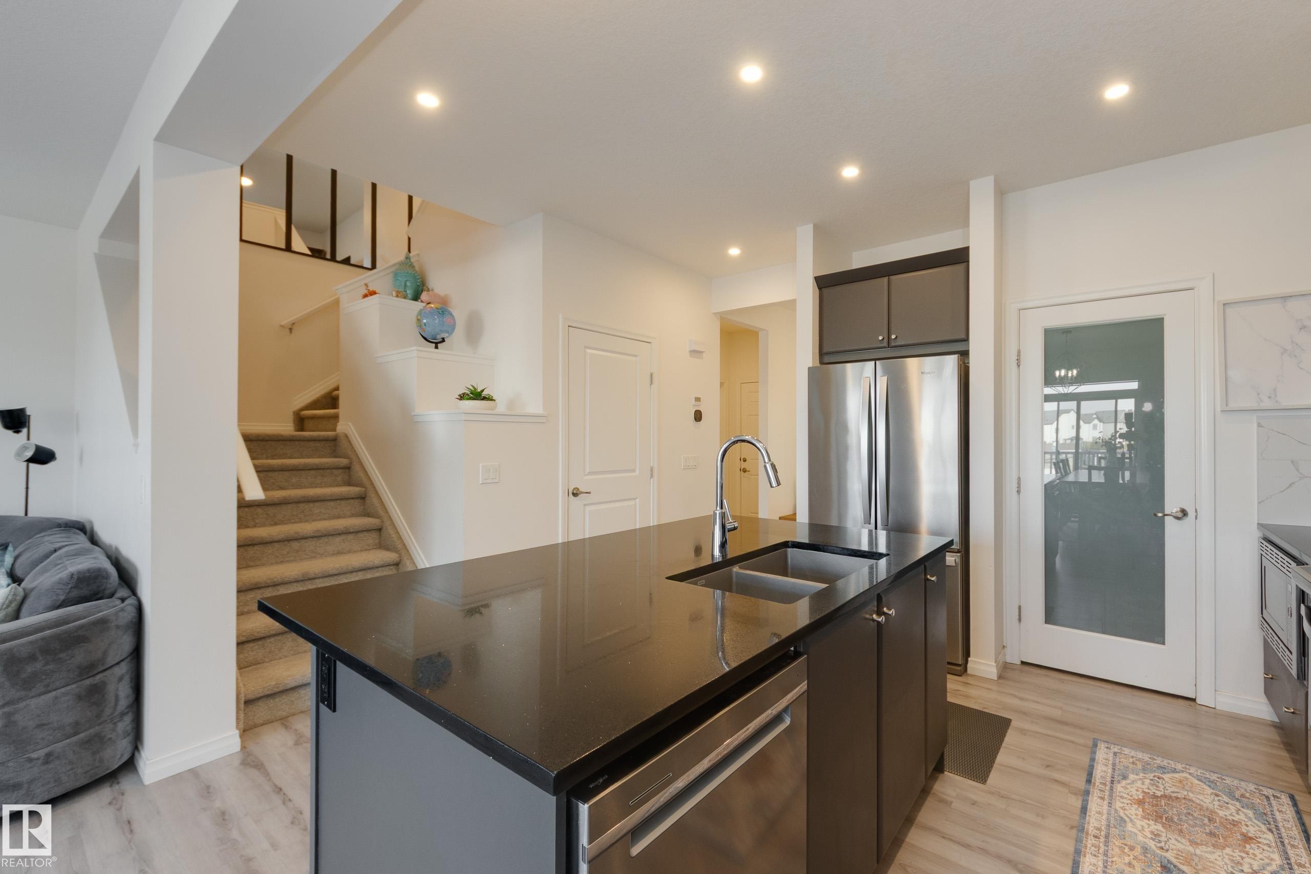 2639 200 Street Nw, Edmonton, AB - Indoor Photo Showing Kitchen With Double Sink With Upgraded Kitchen
