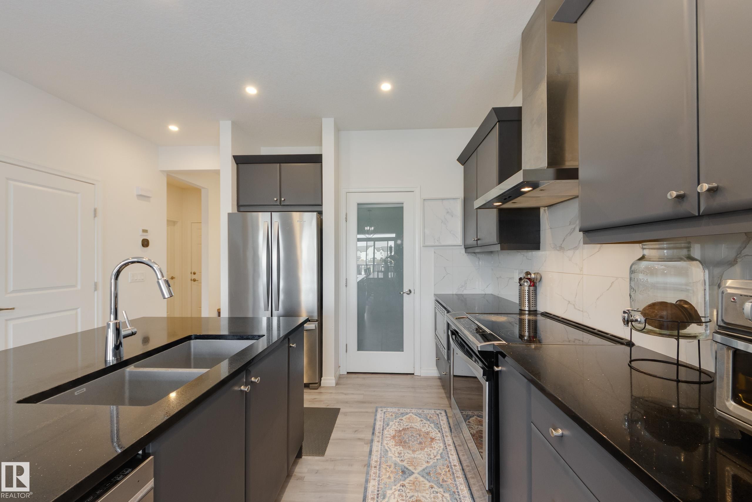 2639 200 Street Nw, Edmonton, AB - Indoor Photo Showing Kitchen With Double Sink With Upgraded Kitchen