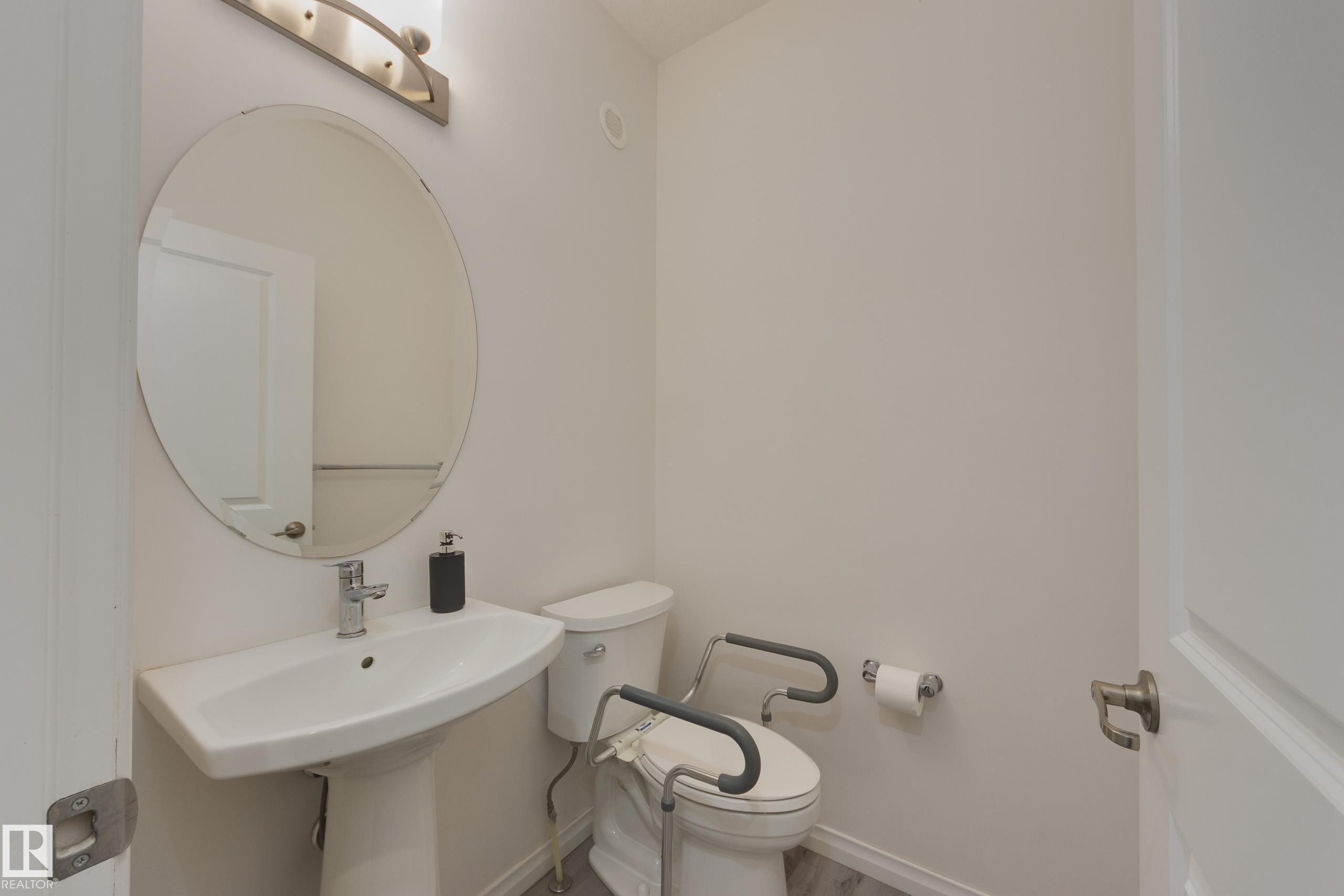 2639 200 Street Nw, Edmonton, AB - Indoor Photo Showing Bathroom