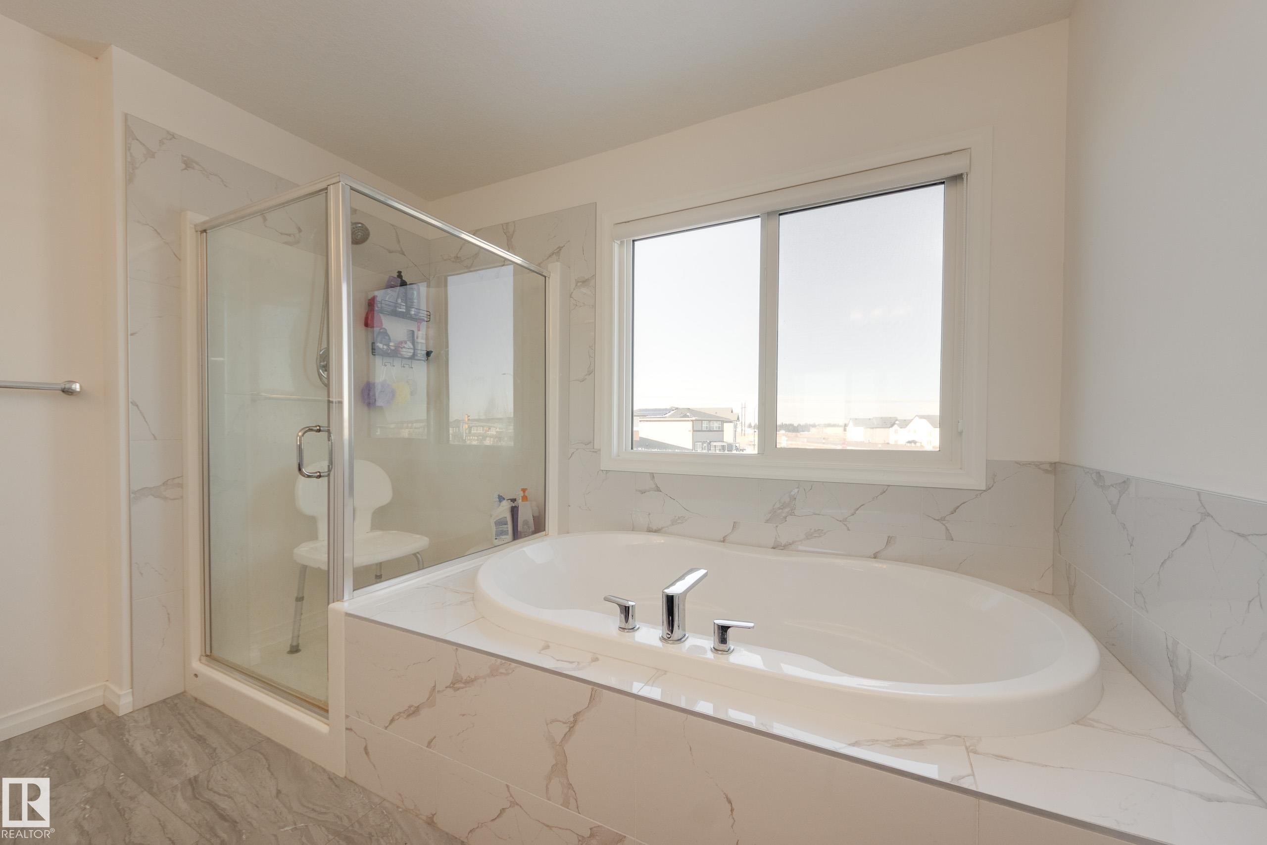 2639 200 Street Nw, Edmonton, AB - Indoor Photo Showing Bathroom