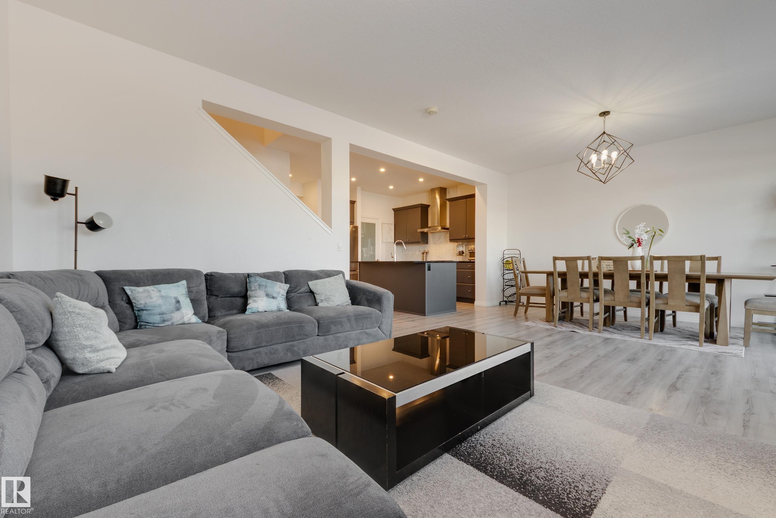 2639 200 Street Nw, Edmonton, AB - Indoor Photo Showing Living Room