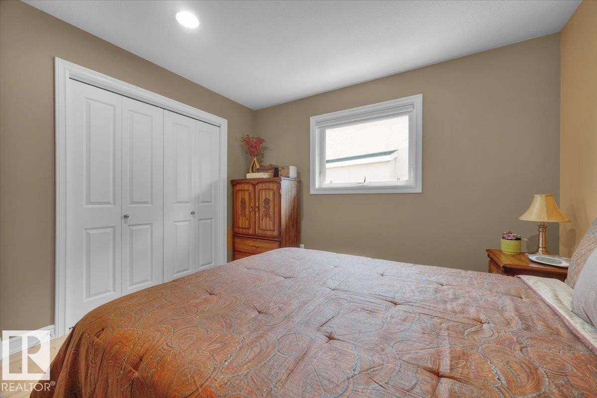 Neutral-toned walls complement light wood-finish flooring - 928 Thompson Place Nw, Edmonton, AB - Indoor Photo Showing Bedroom
