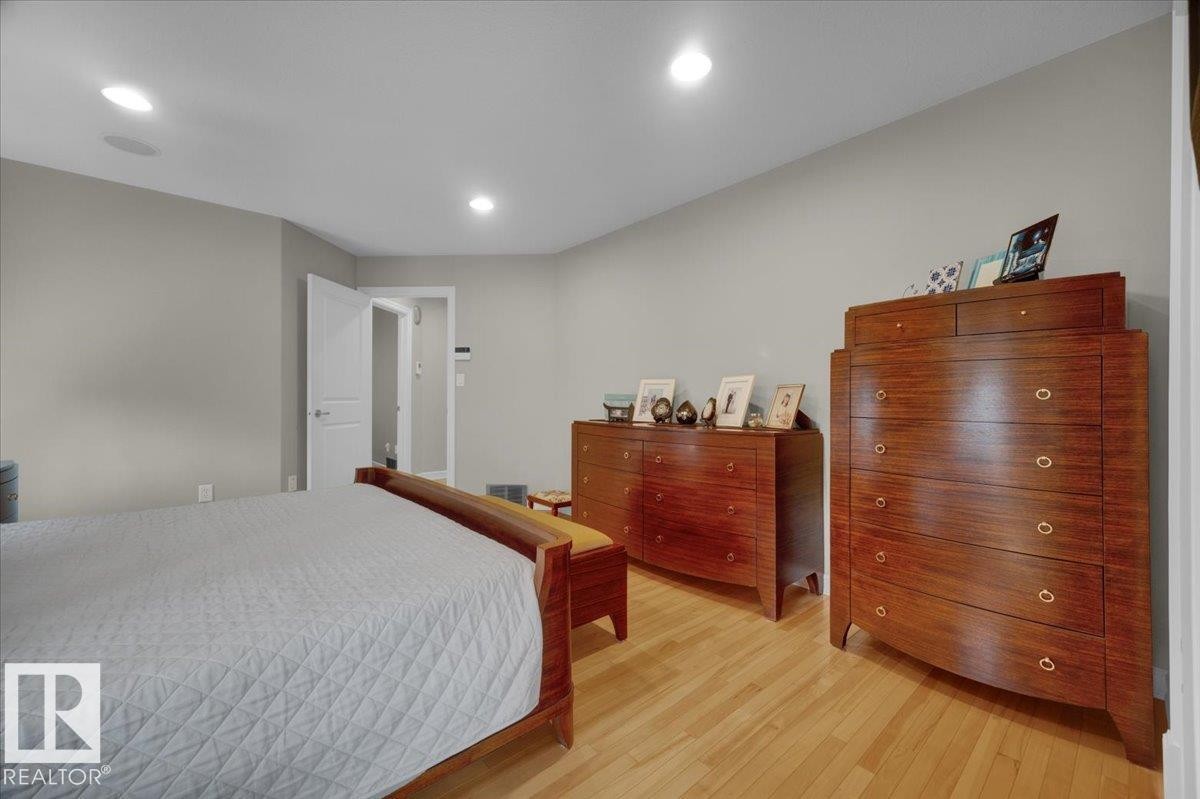 Bedroom featuring light wood-finish flooring, recessed lighting, and neutral wall tones - 928 Thompson Place Nw, Edmonton, AB - Indoor Photo Showing Bedroom