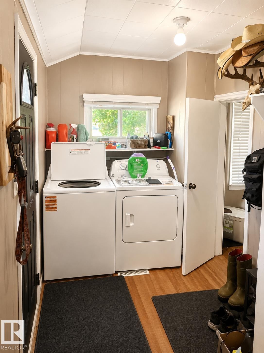 4817 52 Street, Glendon, AB - Indoor Photo Showing Laundry Room