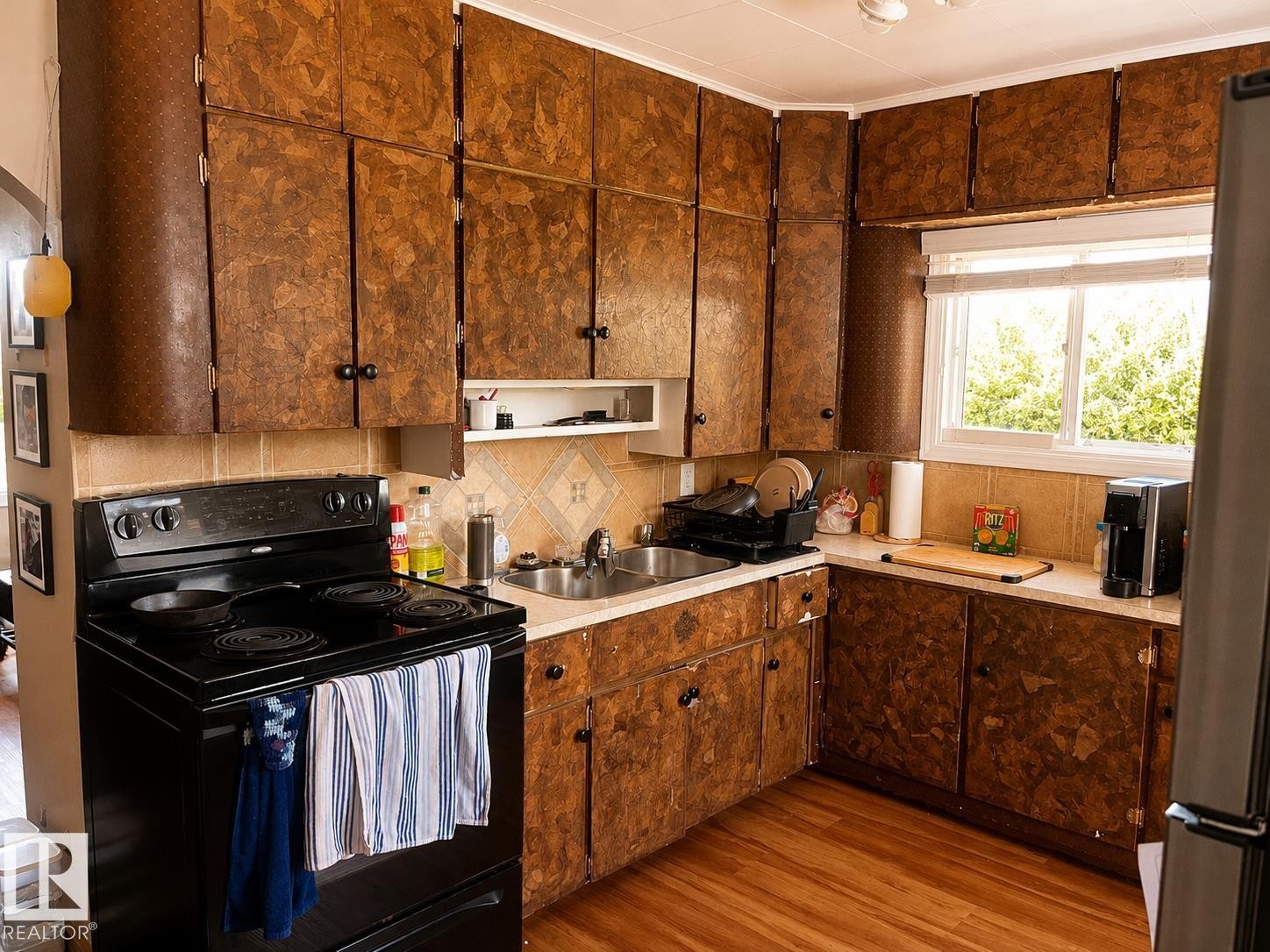 4817 52 Street, Glendon, AB - Indoor Photo Showing Kitchen