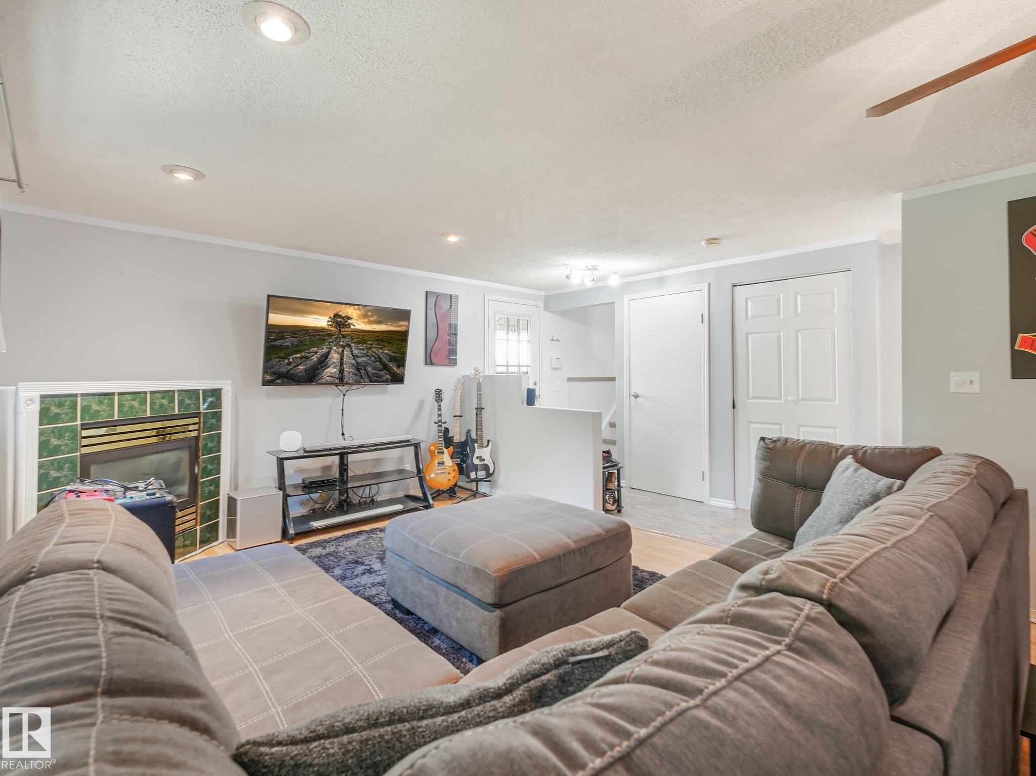 3527 41 Avenue Nw, Edmonton, AB - Indoor Photo Showing Living Room With Fireplace