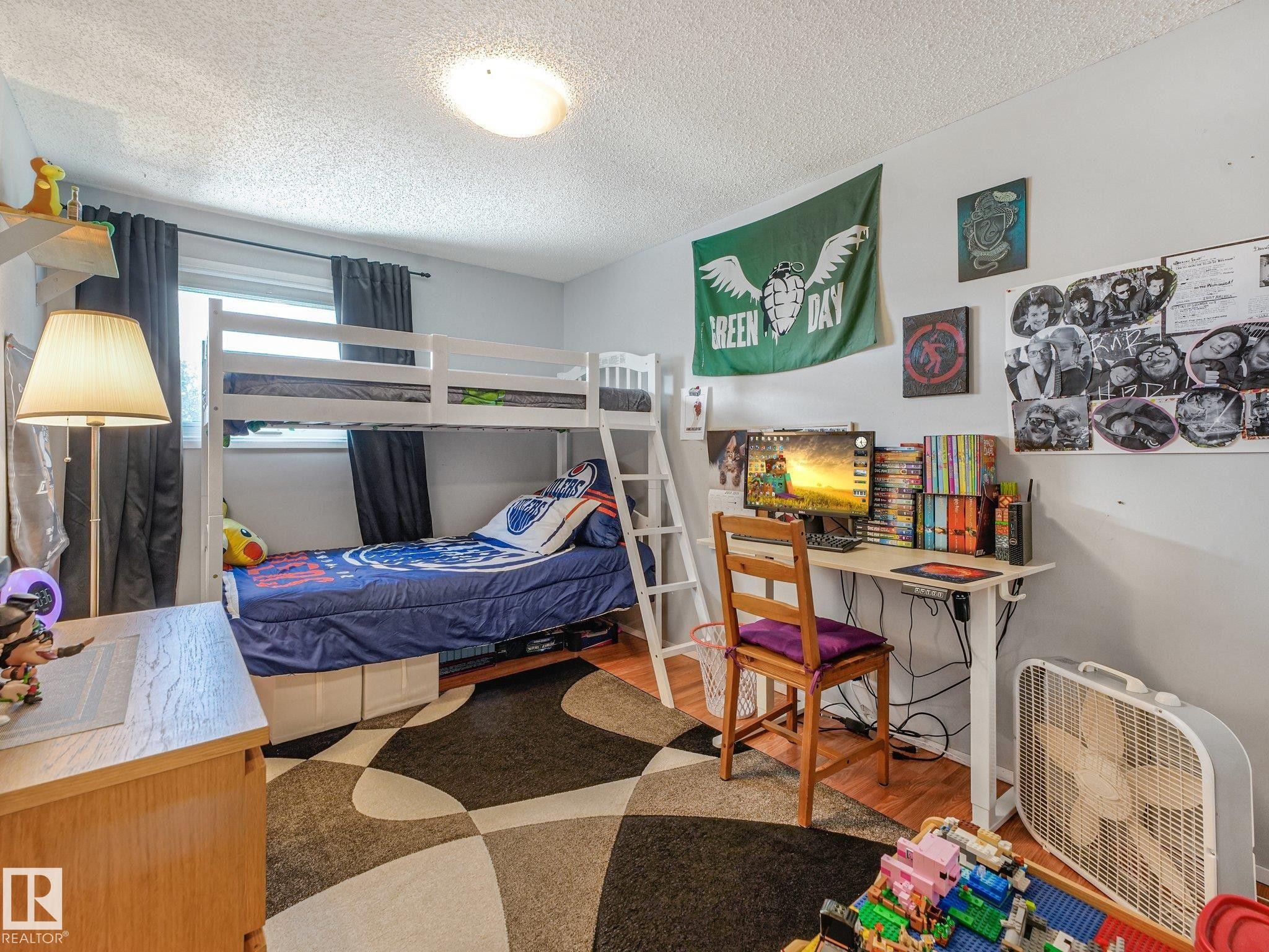 3527 41 Avenue Nw, Edmonton, AB - Indoor Photo Showing Bedroom