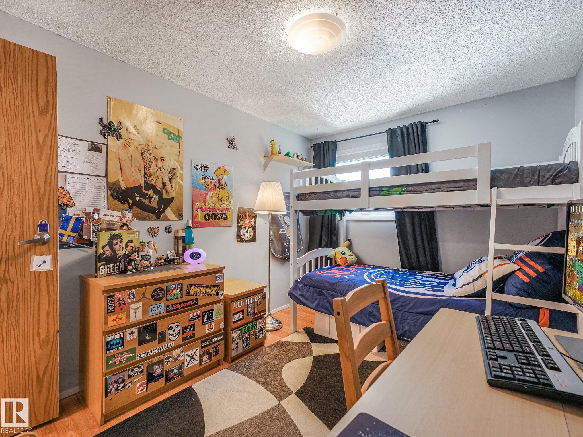 3527 41 Avenue Nw, Edmonton, AB - Indoor Photo Showing Bedroom