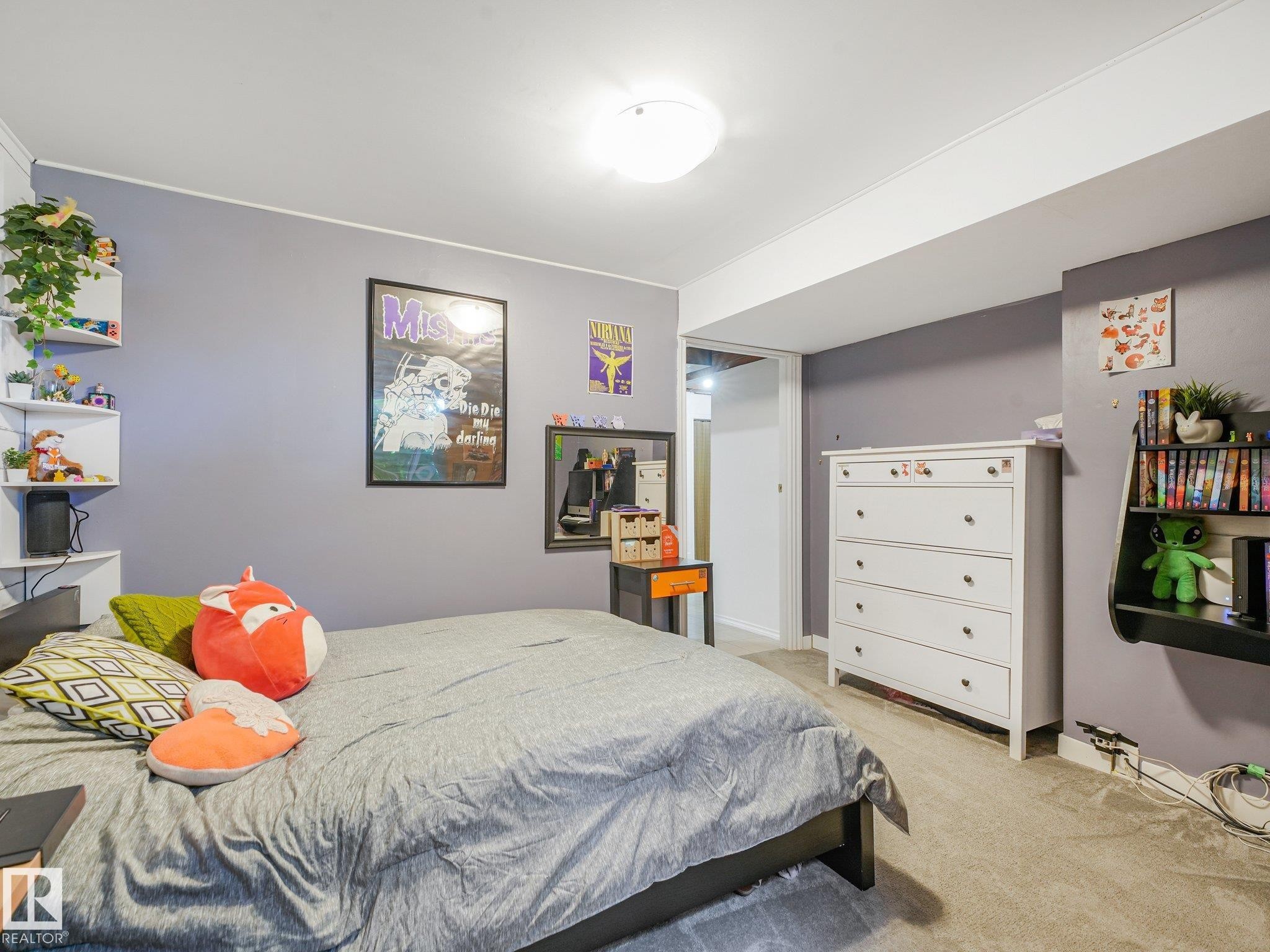 3527 41 Avenue Nw, Edmonton, AB - Indoor Photo Showing Bedroom