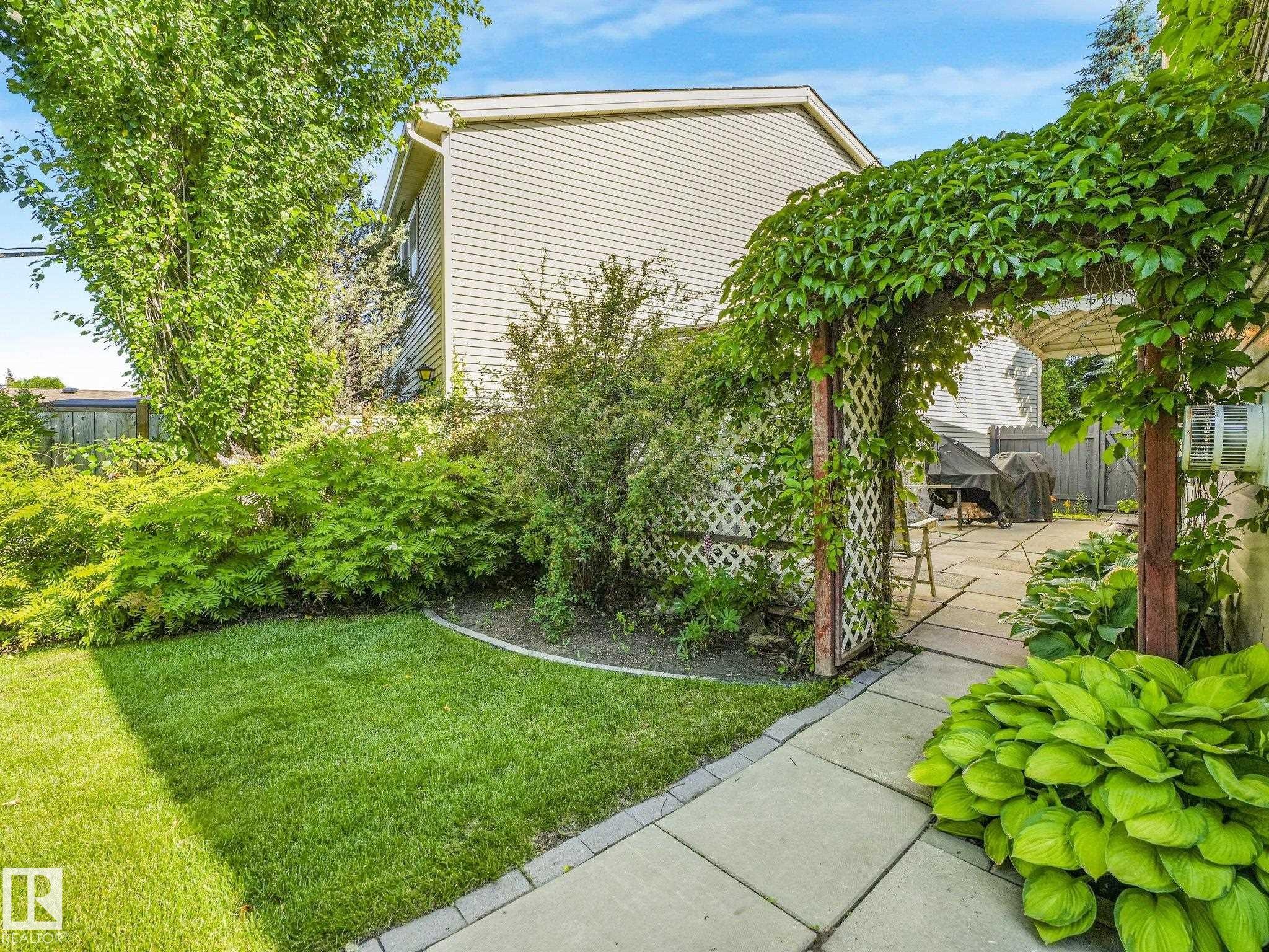 3527 41 Avenue Nw, Edmonton, AB - Outdoor