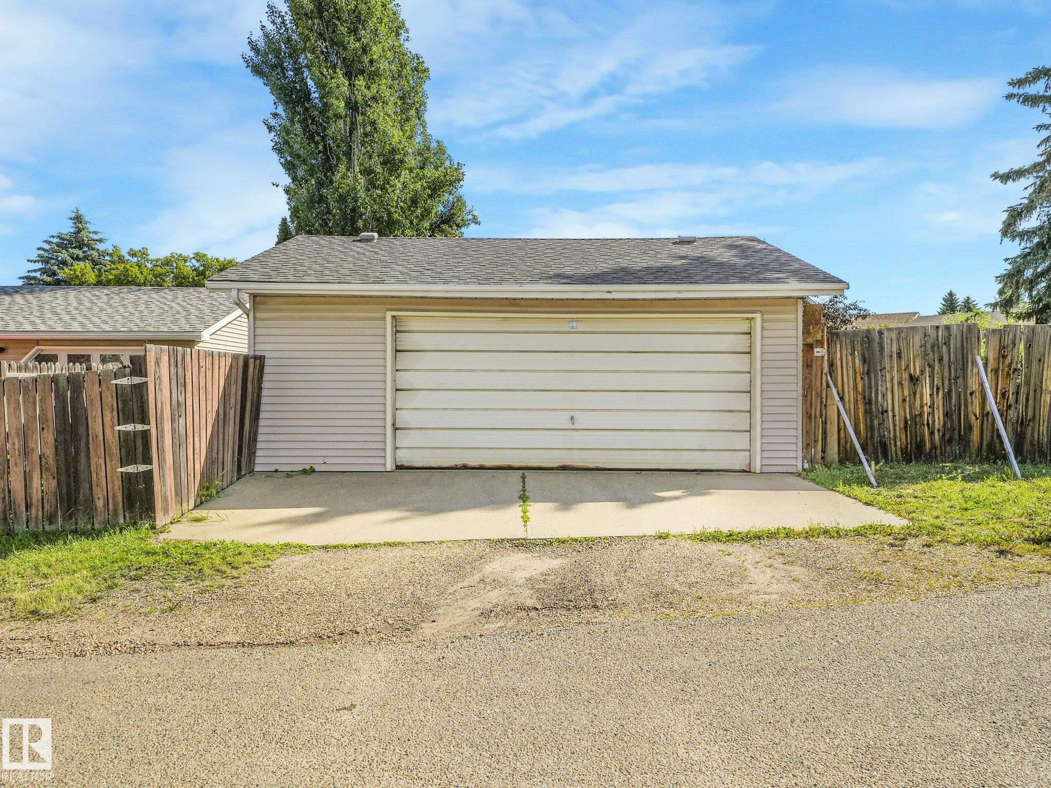 3527 41 Avenue Nw, Edmonton, AB - Outdoor